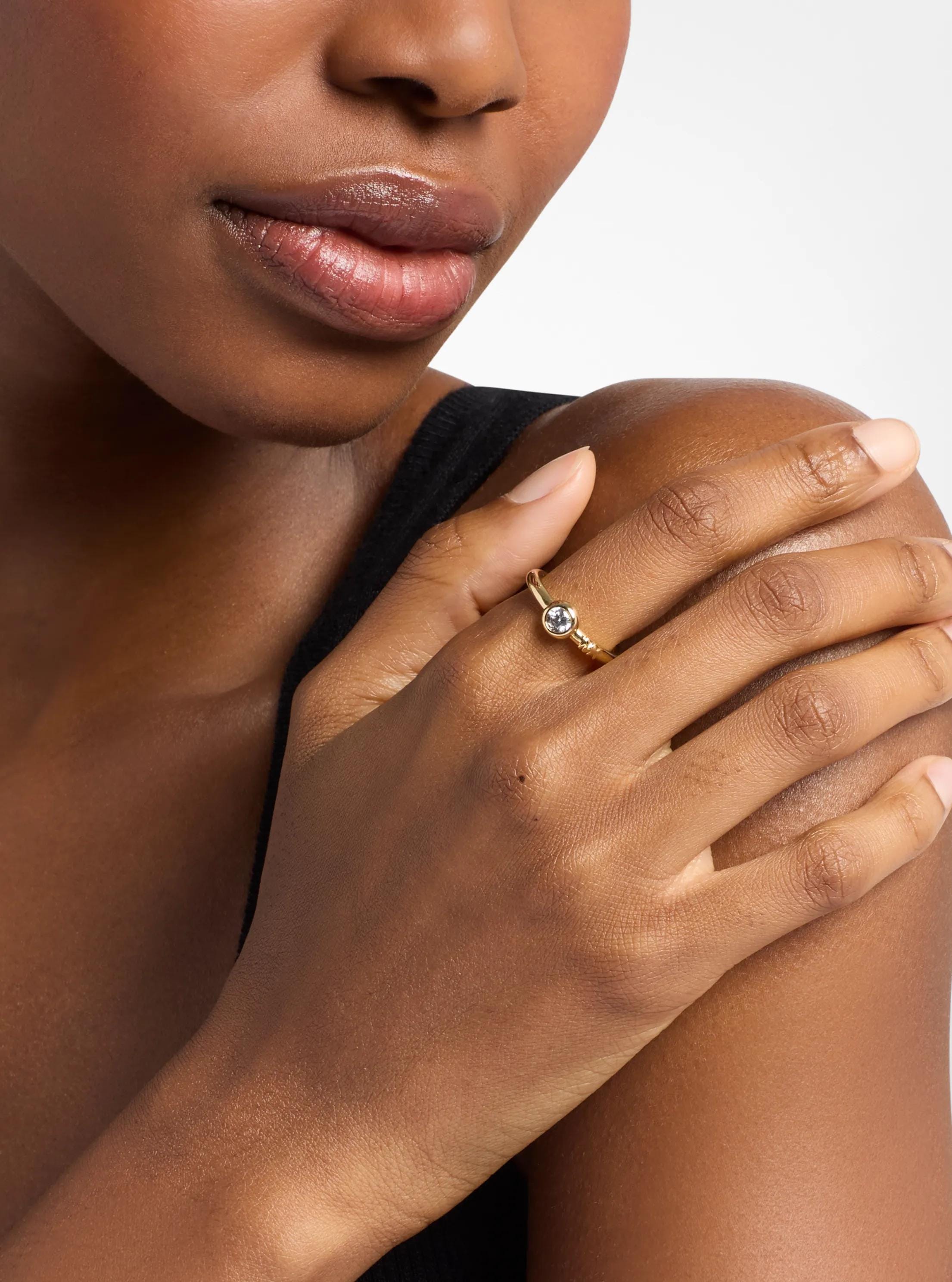 RING Round Stone Ring