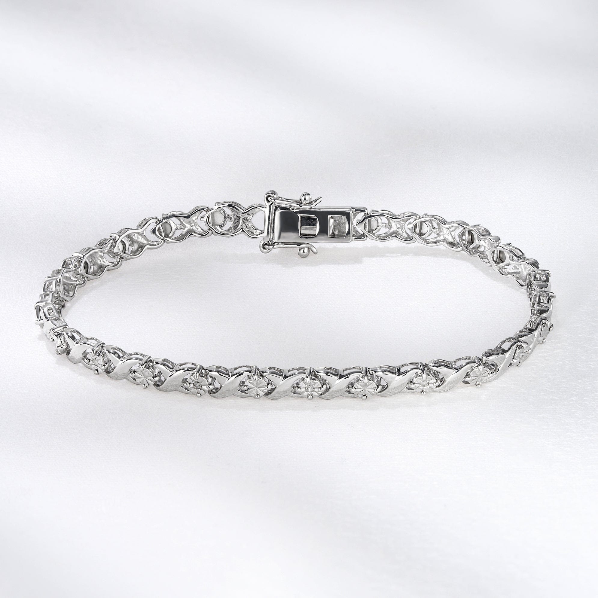 Diamond Kisses Bracelet With 0.05ct Set in 925 Silver