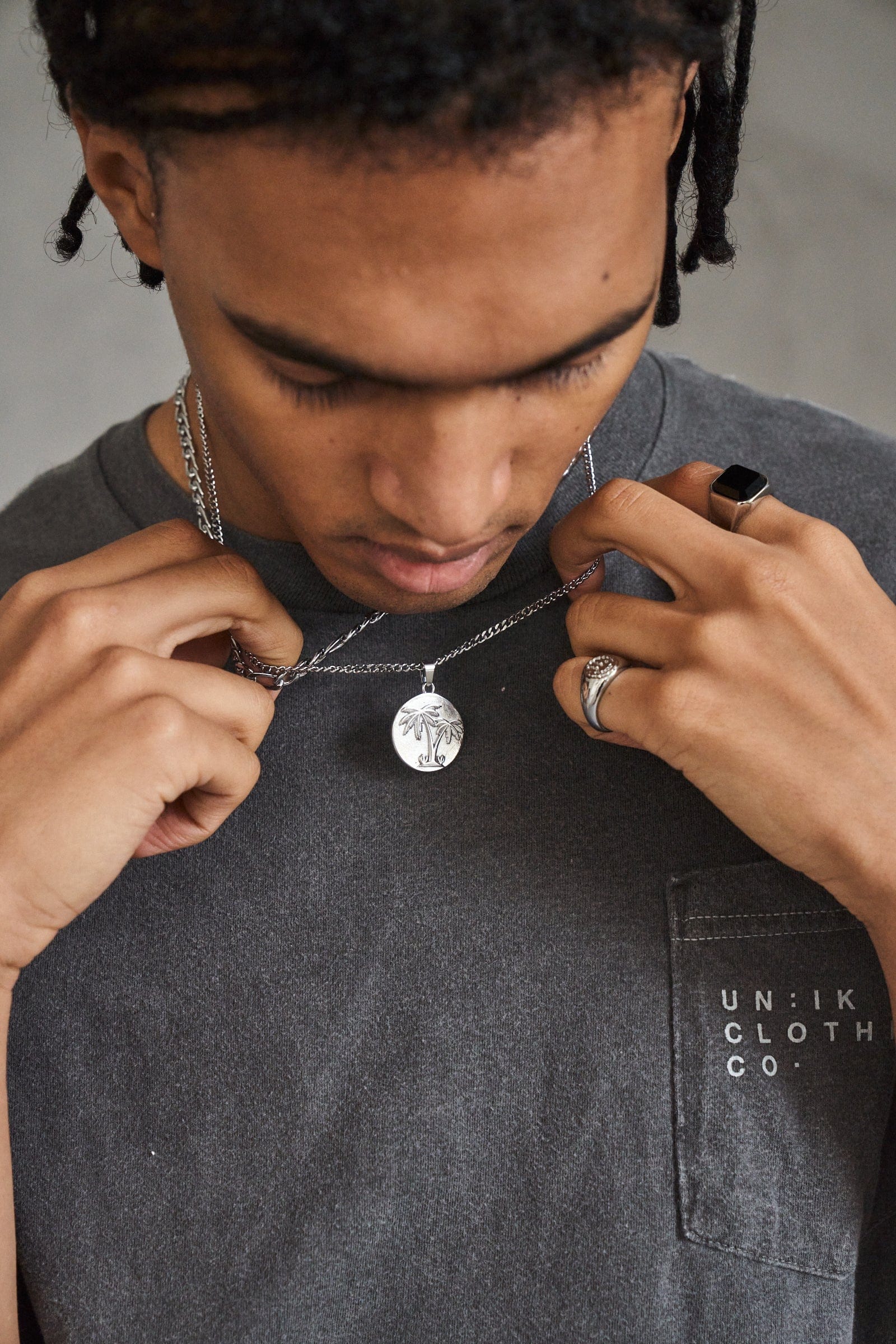 UN:IK Jewellery Palms Pendant Necklace - Silver / Gold