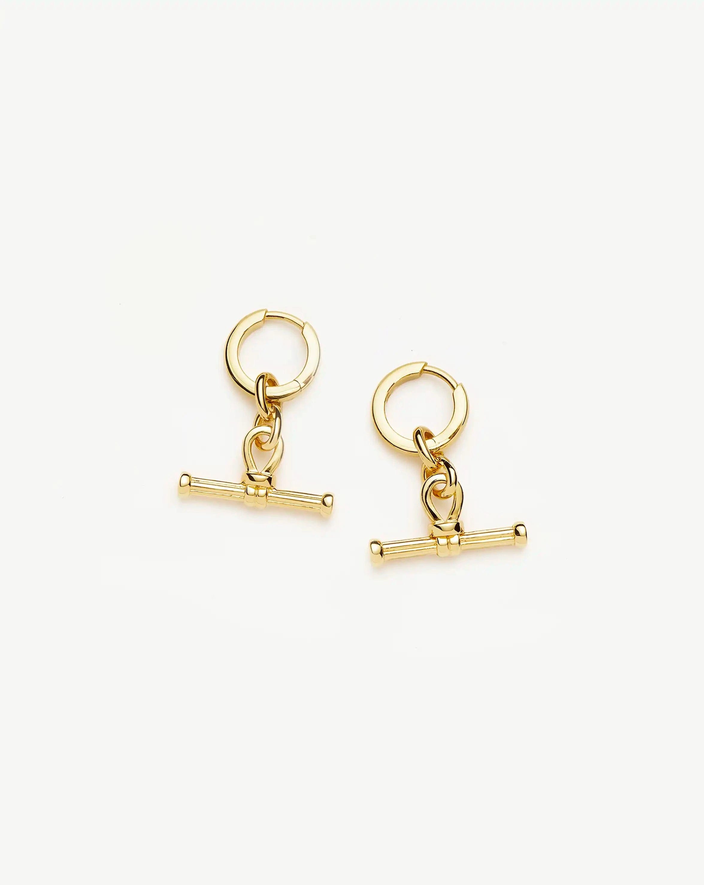 HUGGIES Ridge T - Bar Drop Huggies | 18ct Gold Plated