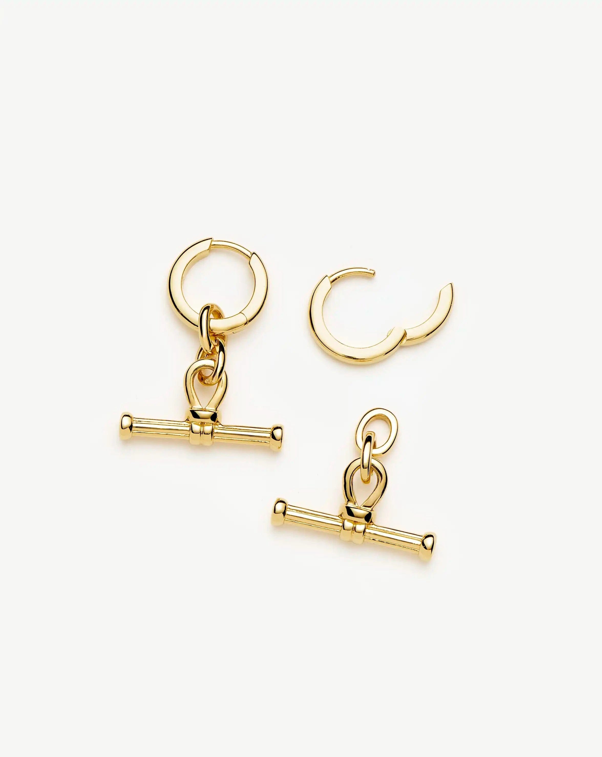 HUGGIES Ridge T - Bar Drop Huggies | 18ct Gold Plated