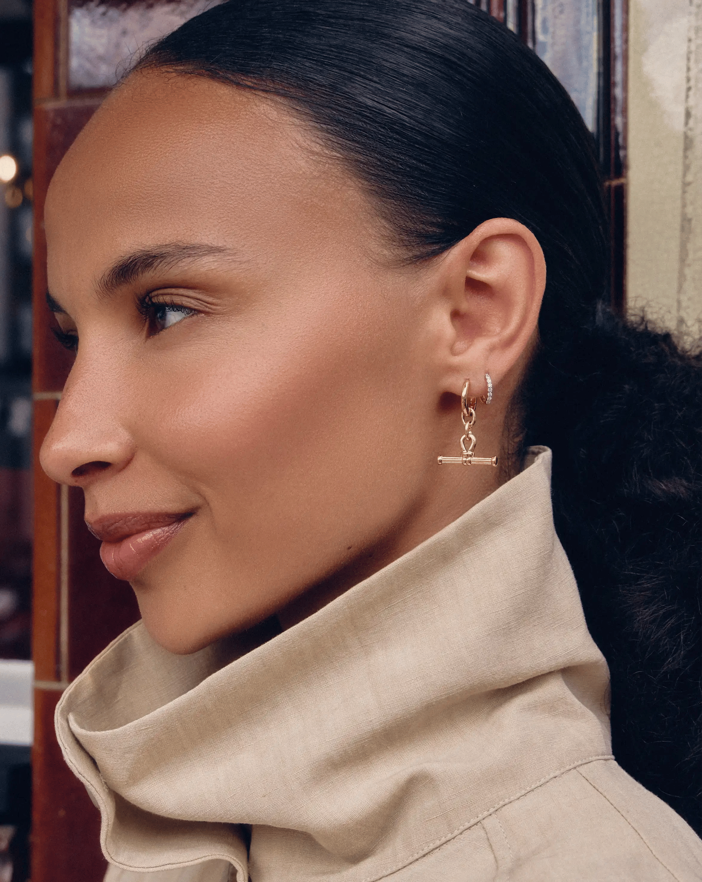 HUGGIES Ridge T - Bar Drop Huggies | 18ct Gold Plated