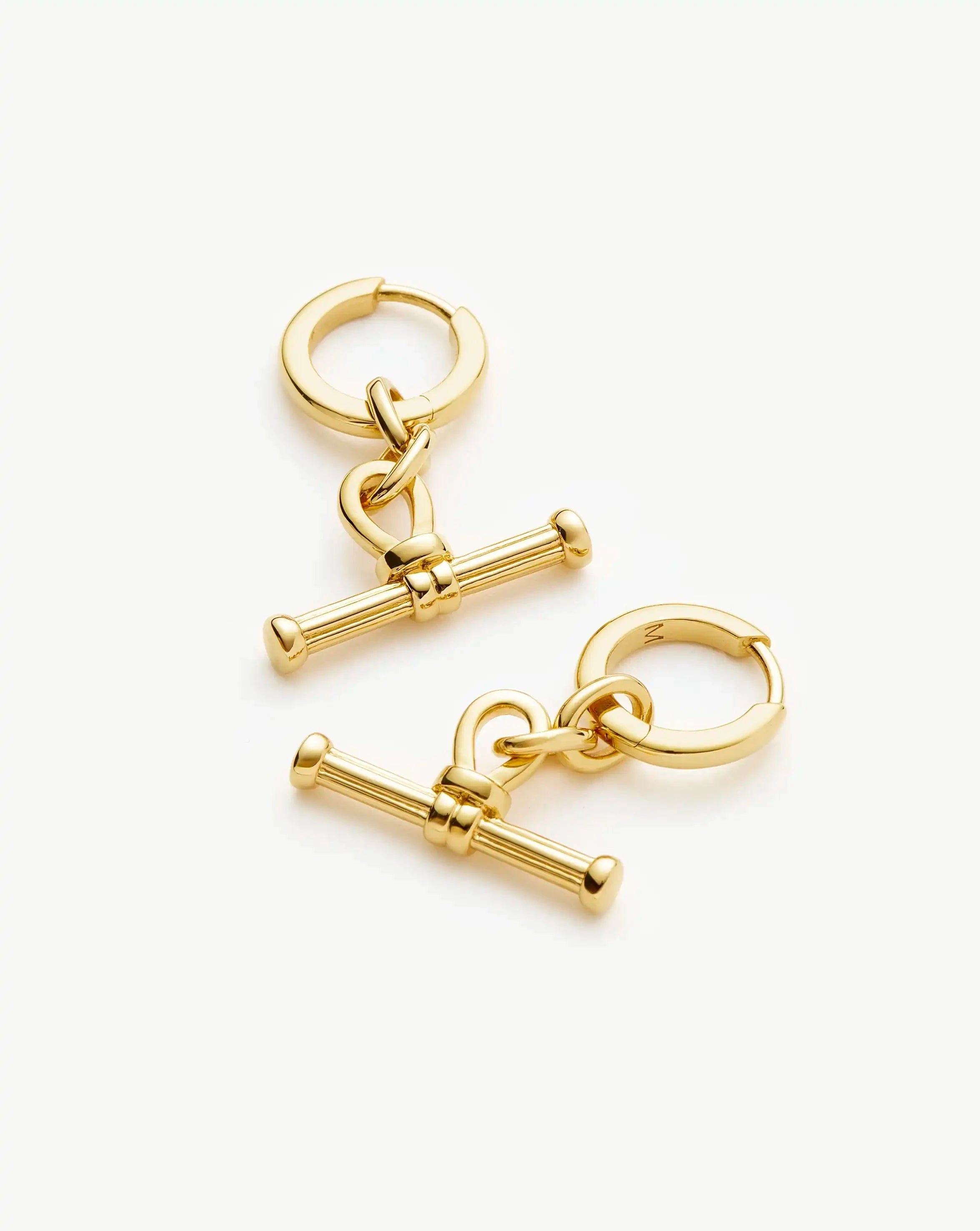 HUGGIES Ridge T - Bar Drop Huggies | 18ct Gold Plated