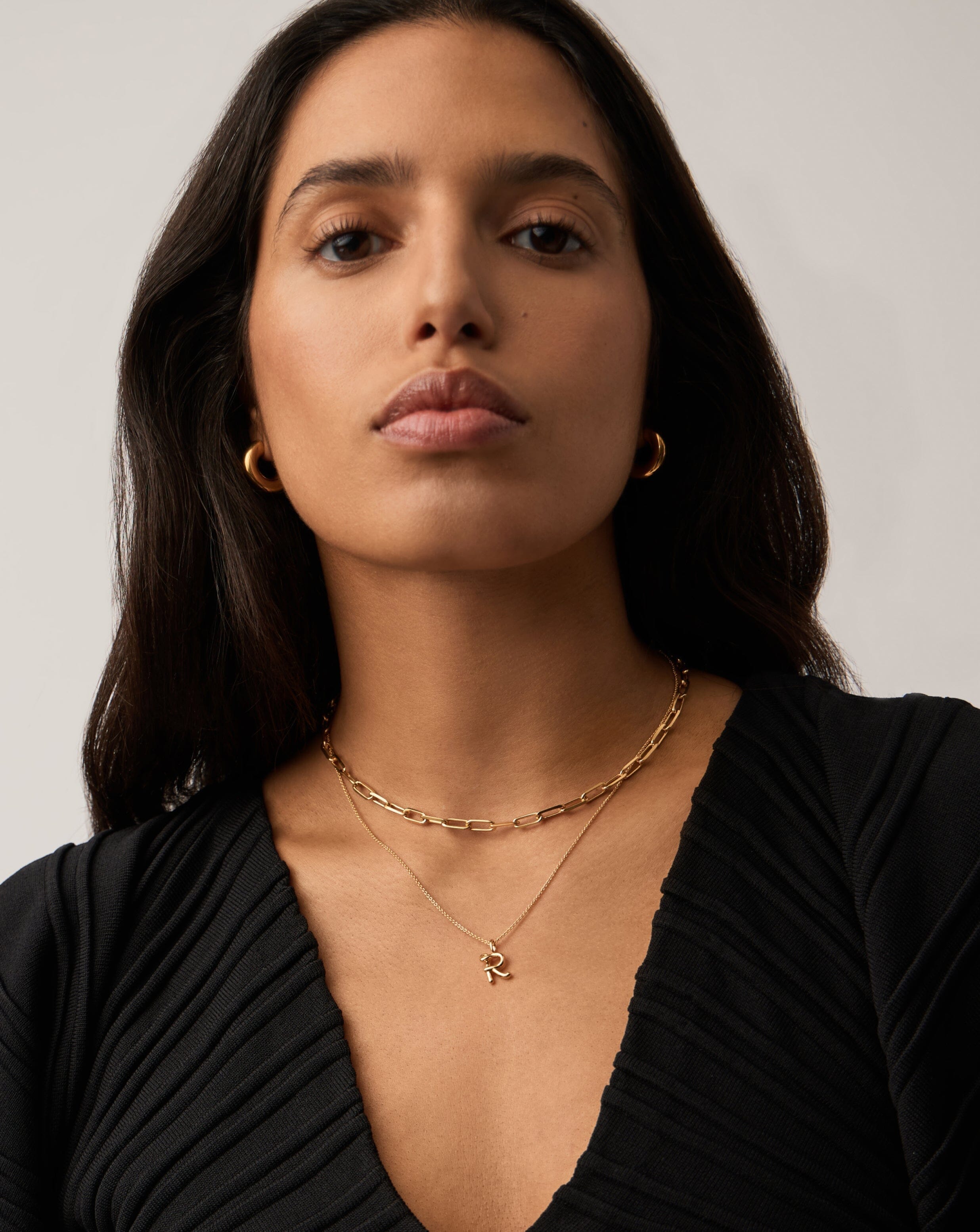 Initial Curly Molten Mini Initial Necklace - R | 18ct Gold Vermeil