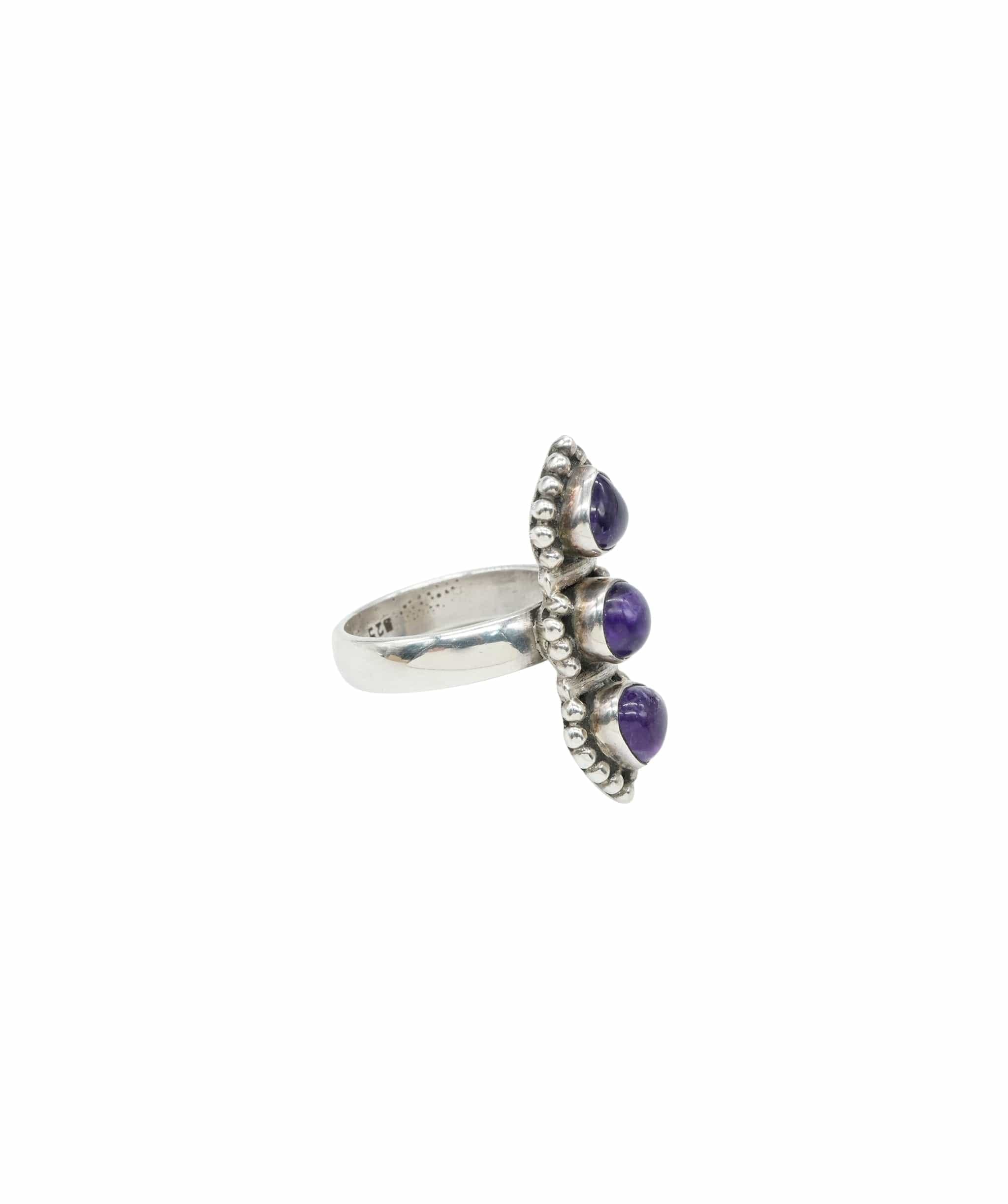 RING Three stone amethyst ring