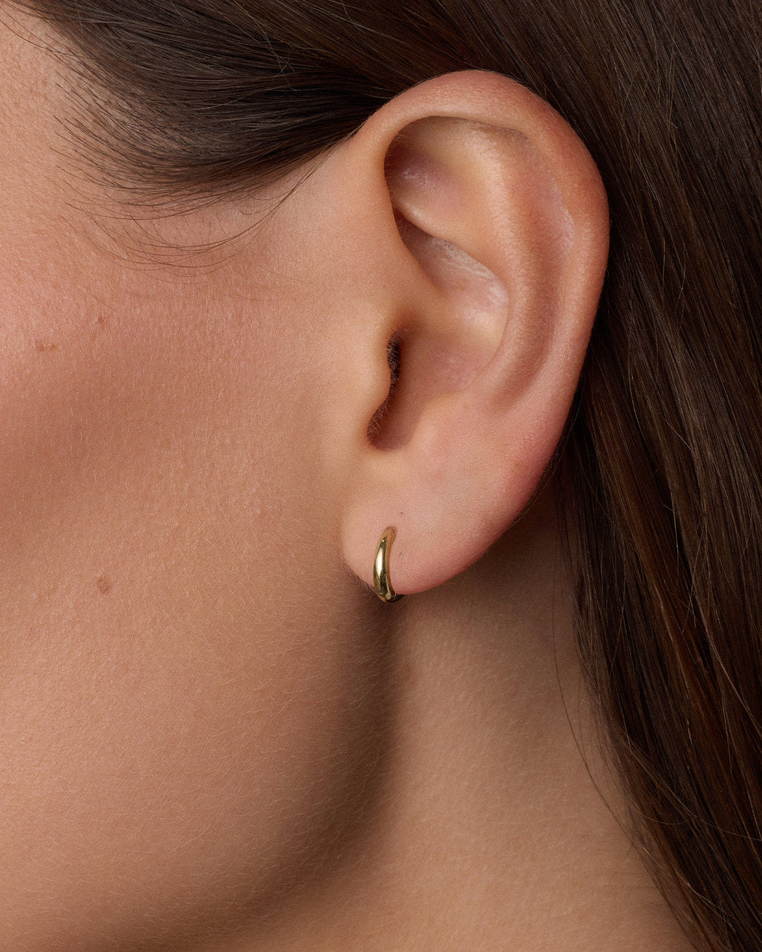 Fine 14K Gold Everyday Oval Single Huggie
