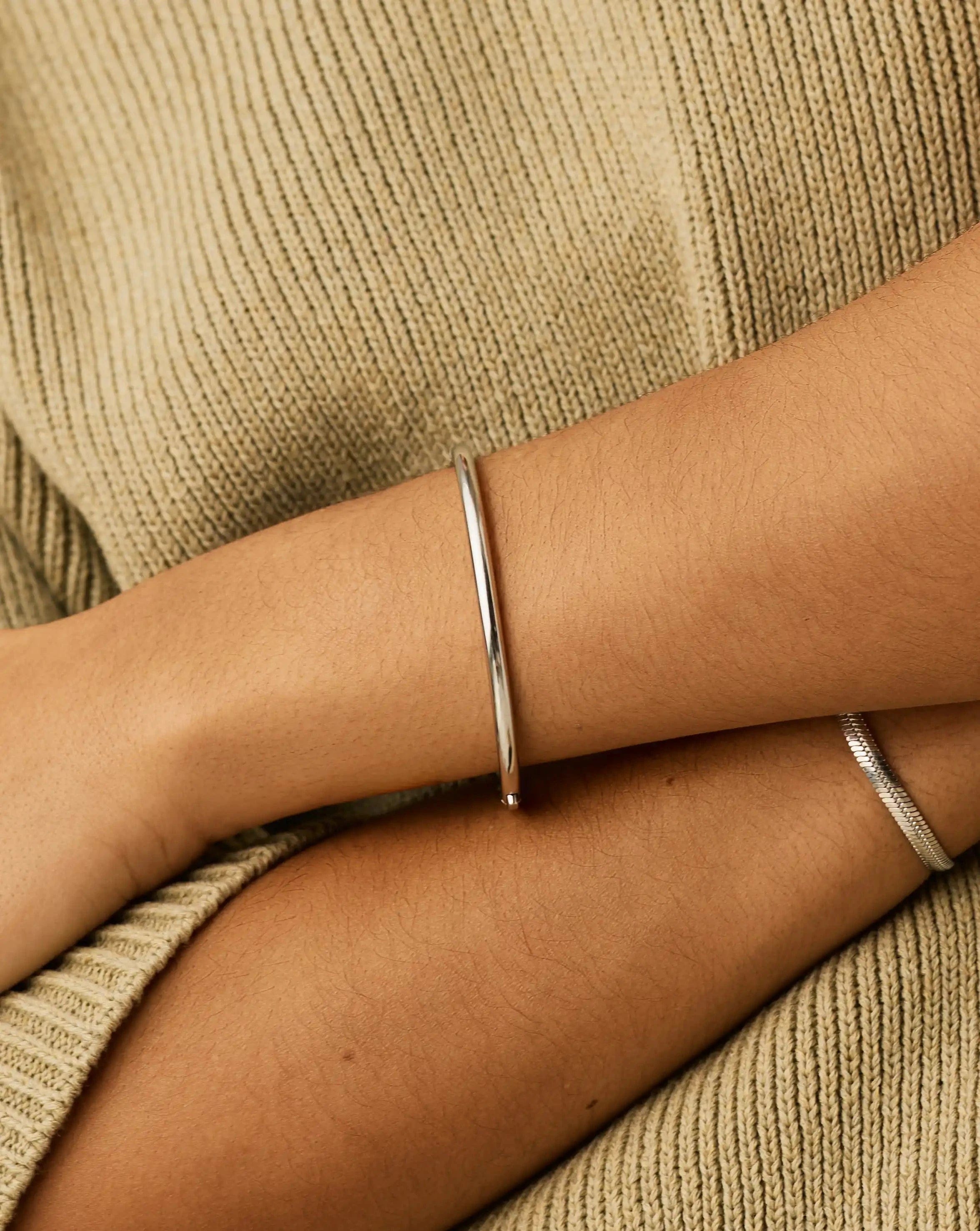 Classic Round Hinged Bangle | Platinum Plated