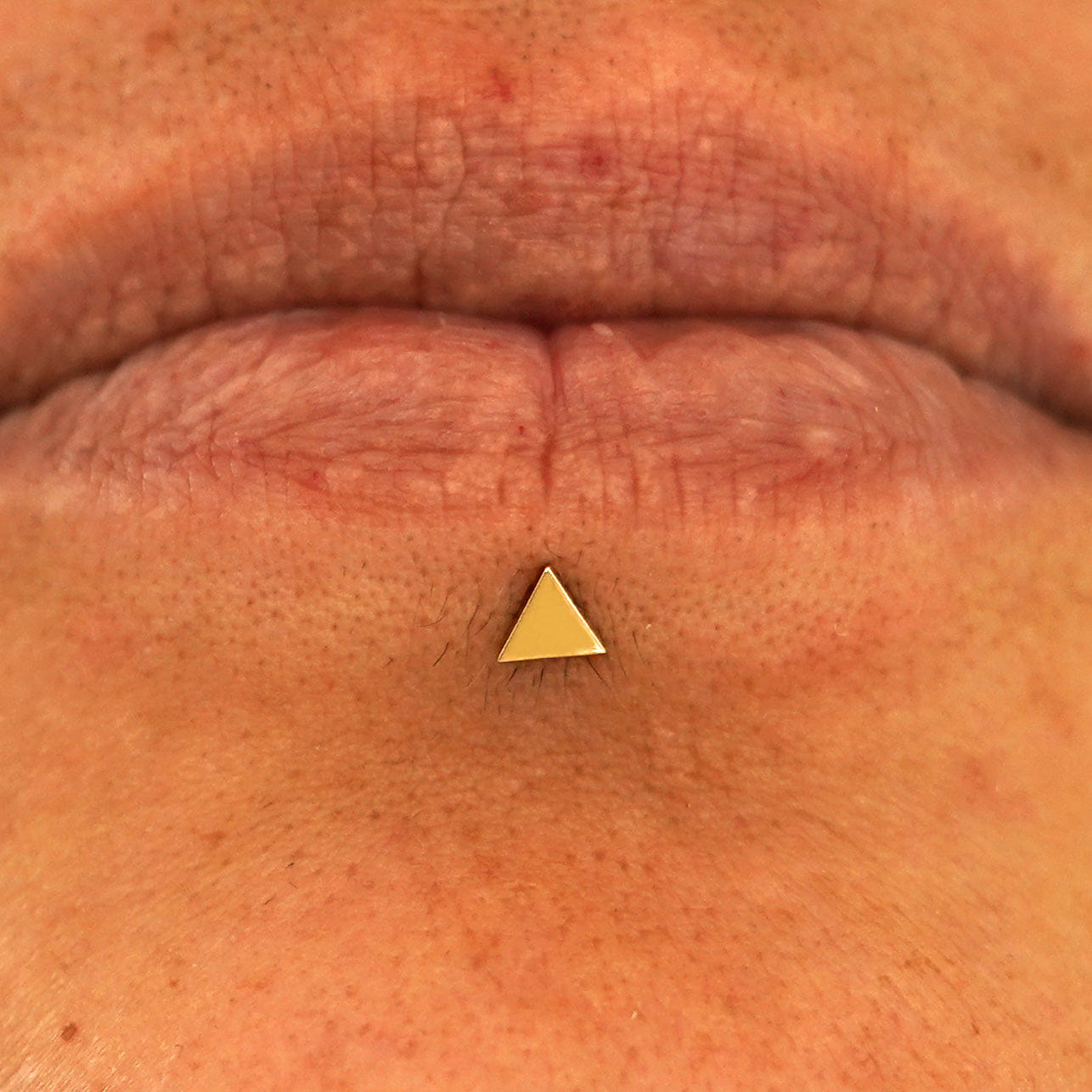 Automic Gold Studio Triangle Flatback Piercing