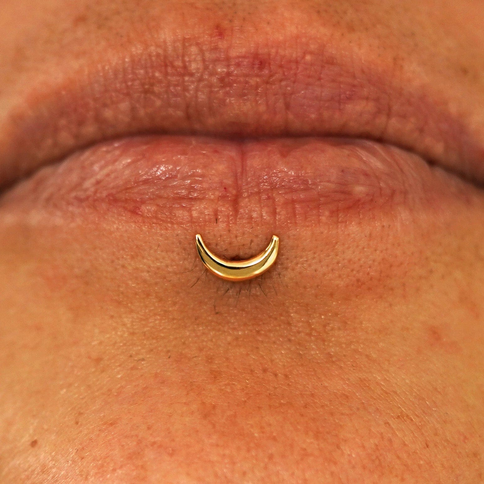 Automic Gold Studio Moon Flatback Piercing