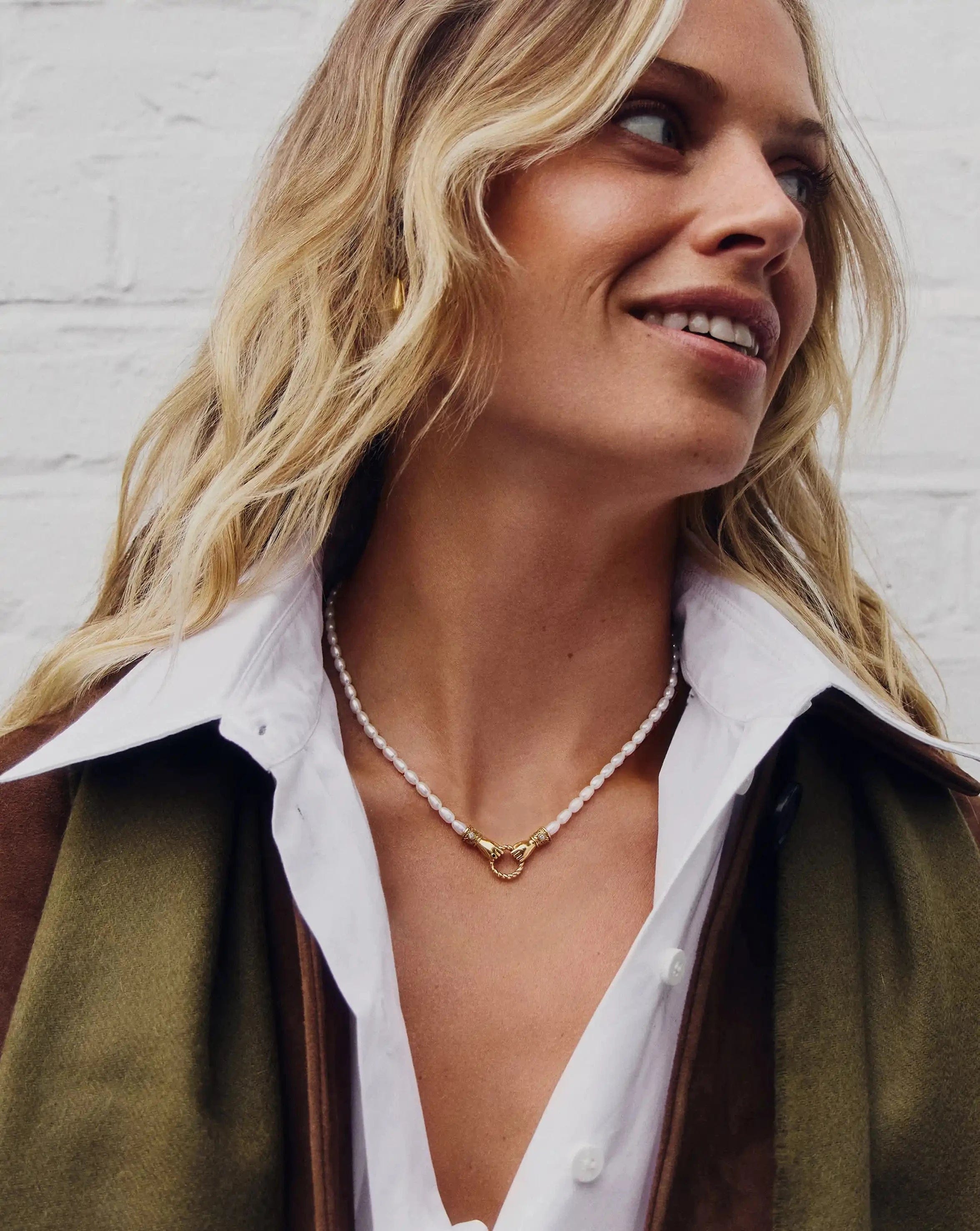 Pearl Harris Reed In Good Hands Pearl Pendant Necklace | 18ct Gold Plated/Pearl & Black Onyx