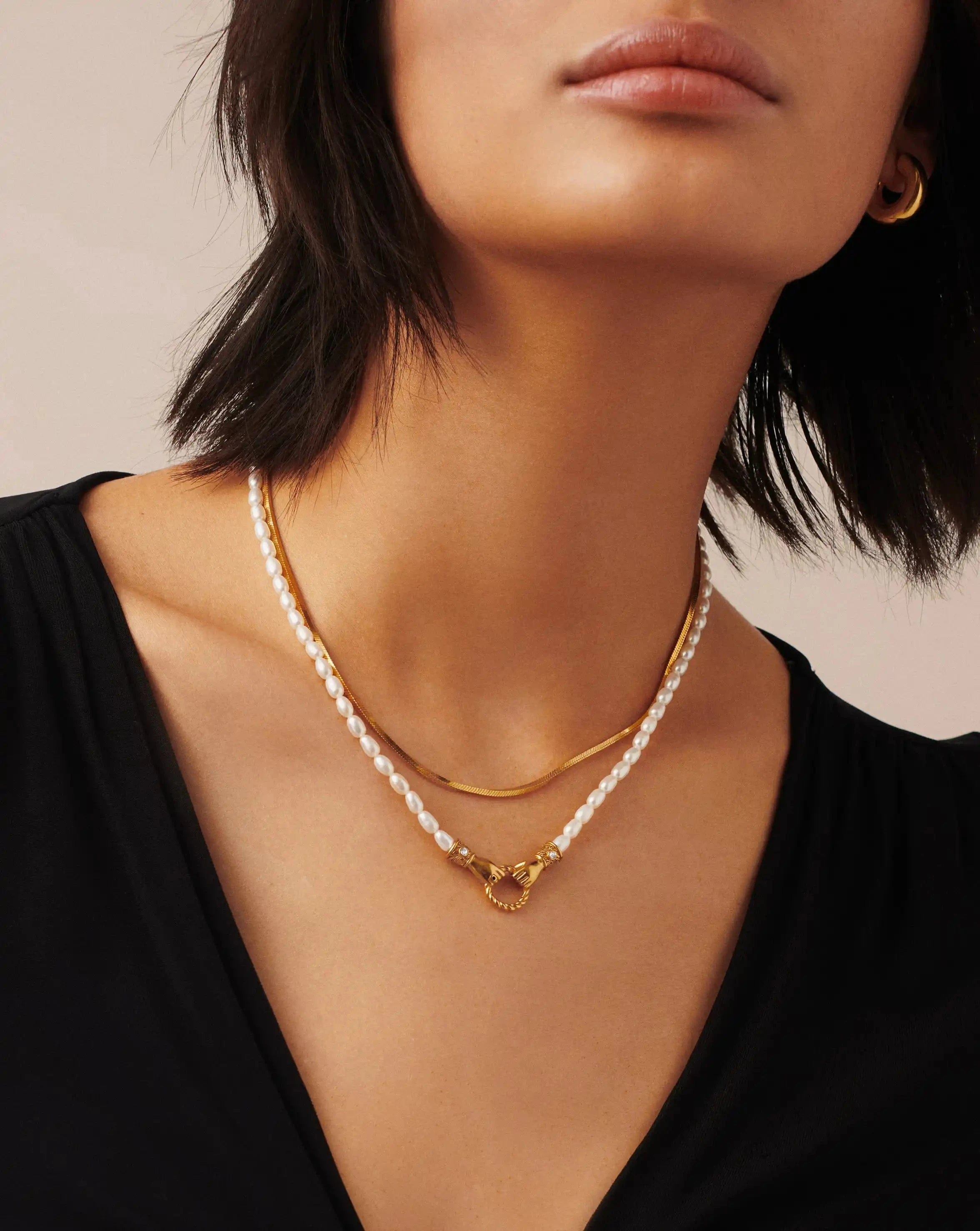 Pearl Harris Reed In Good Hands Pearl Pendant Necklace | 18ct Gold Plated/Pearl & Black Onyx