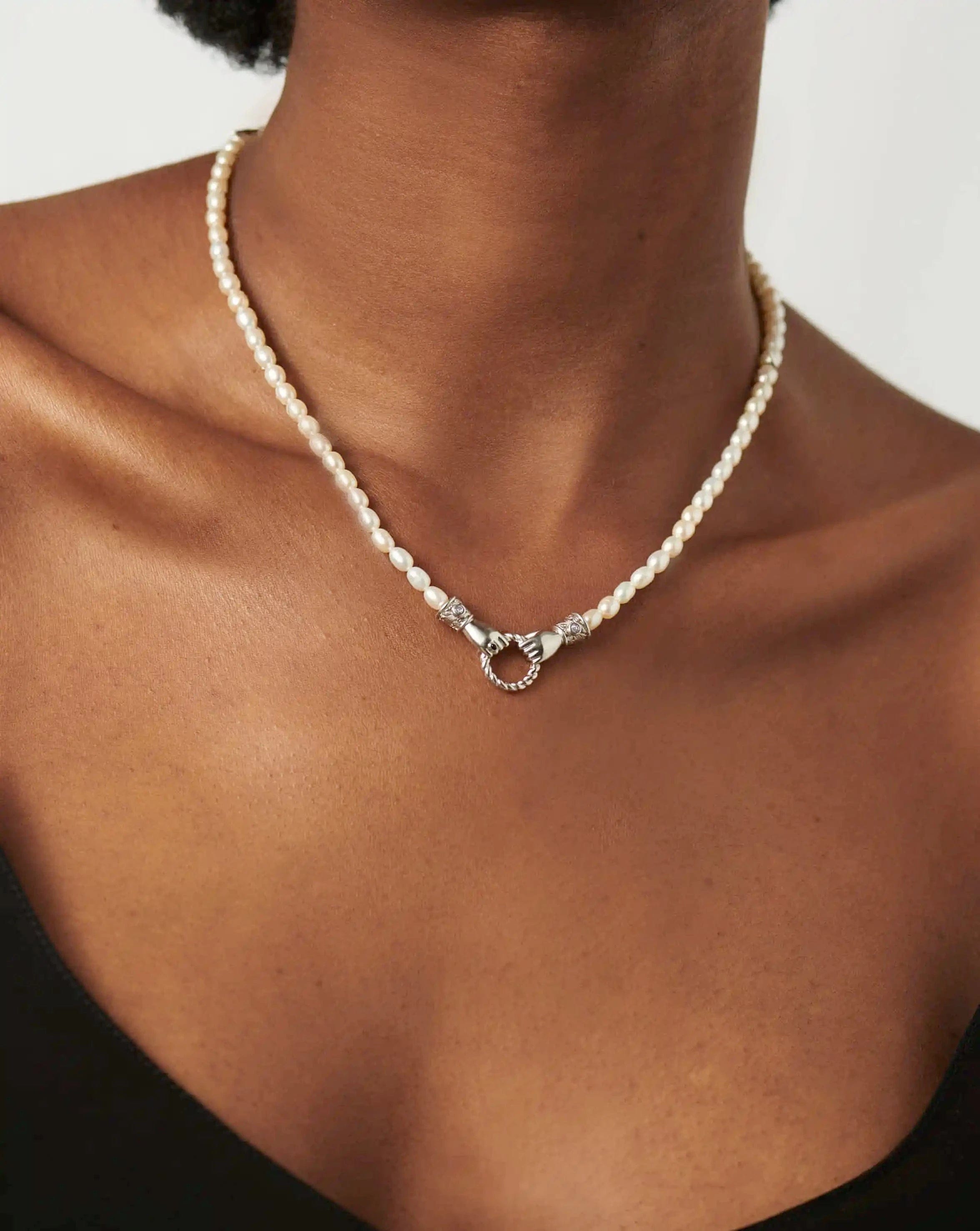 Pearl Harris Reed In Good Hands Pearl Necklace | Silver Plated/Pearl & Black Onyx