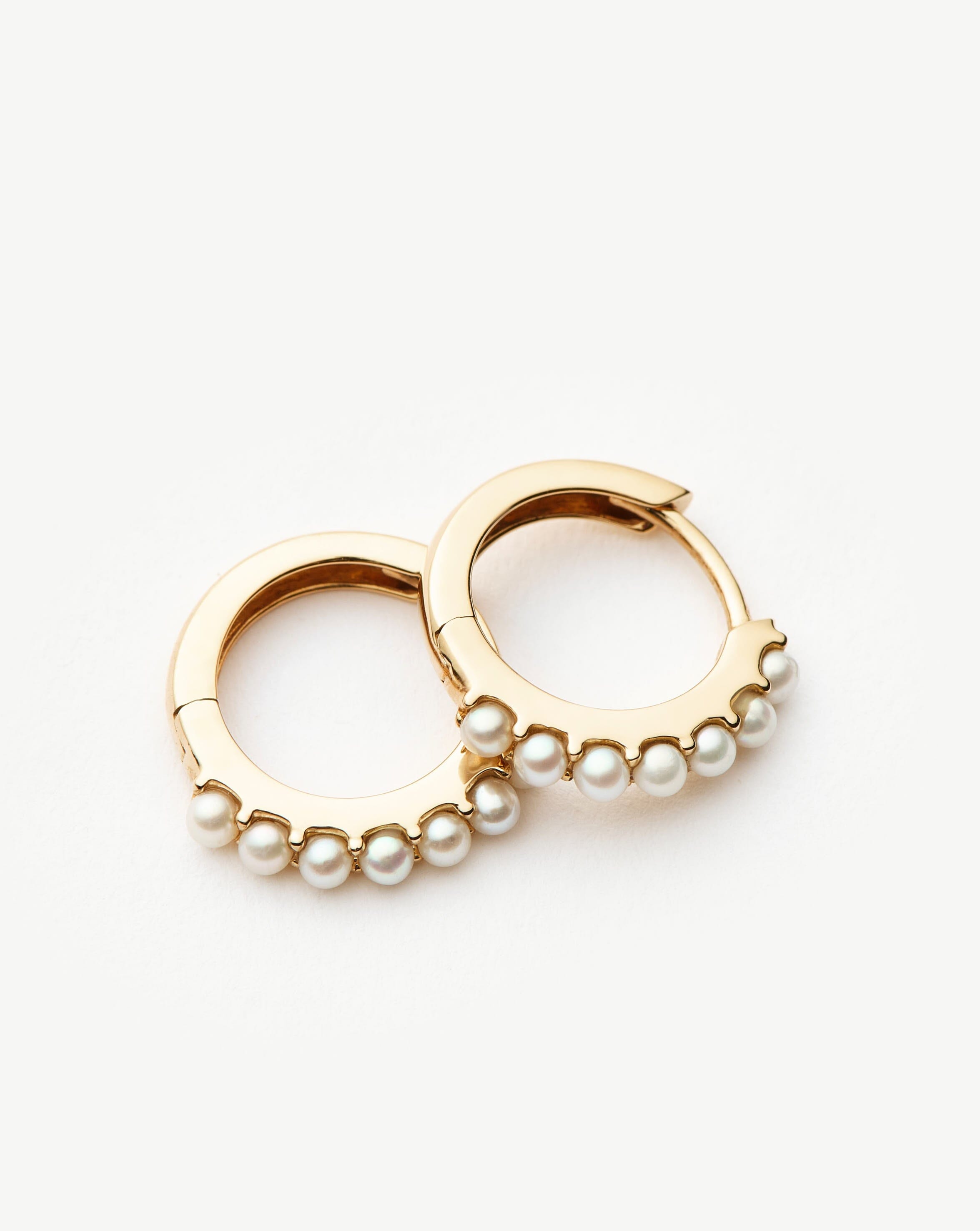 HUGGIES Solid Gold Pearl Huggies