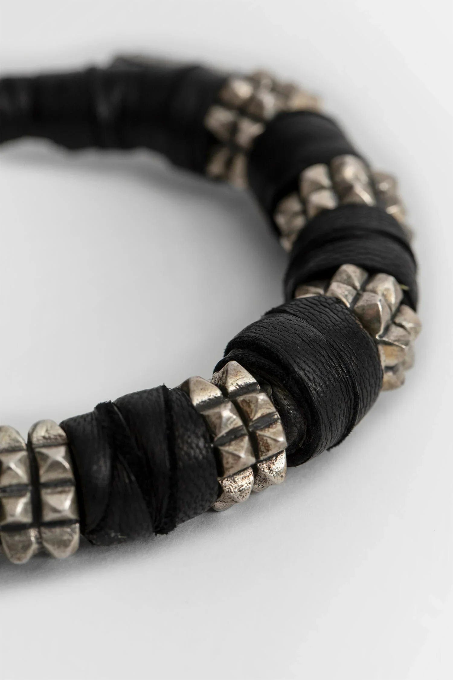 Kd2024 BRACELET PYRAMID BLOCK L