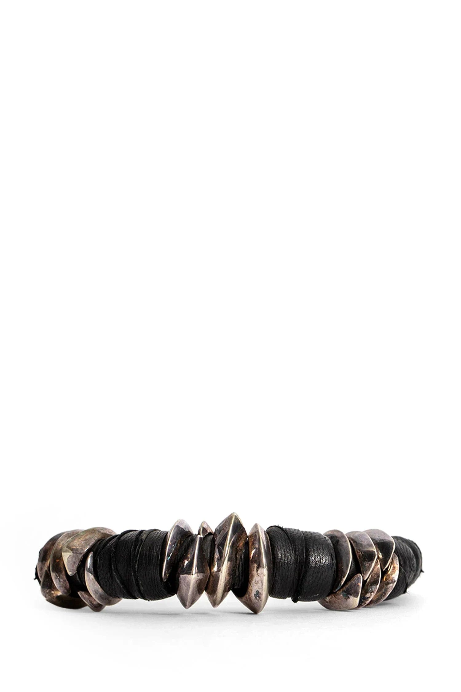 Kd2024 bounded leather bracelet with silver nails