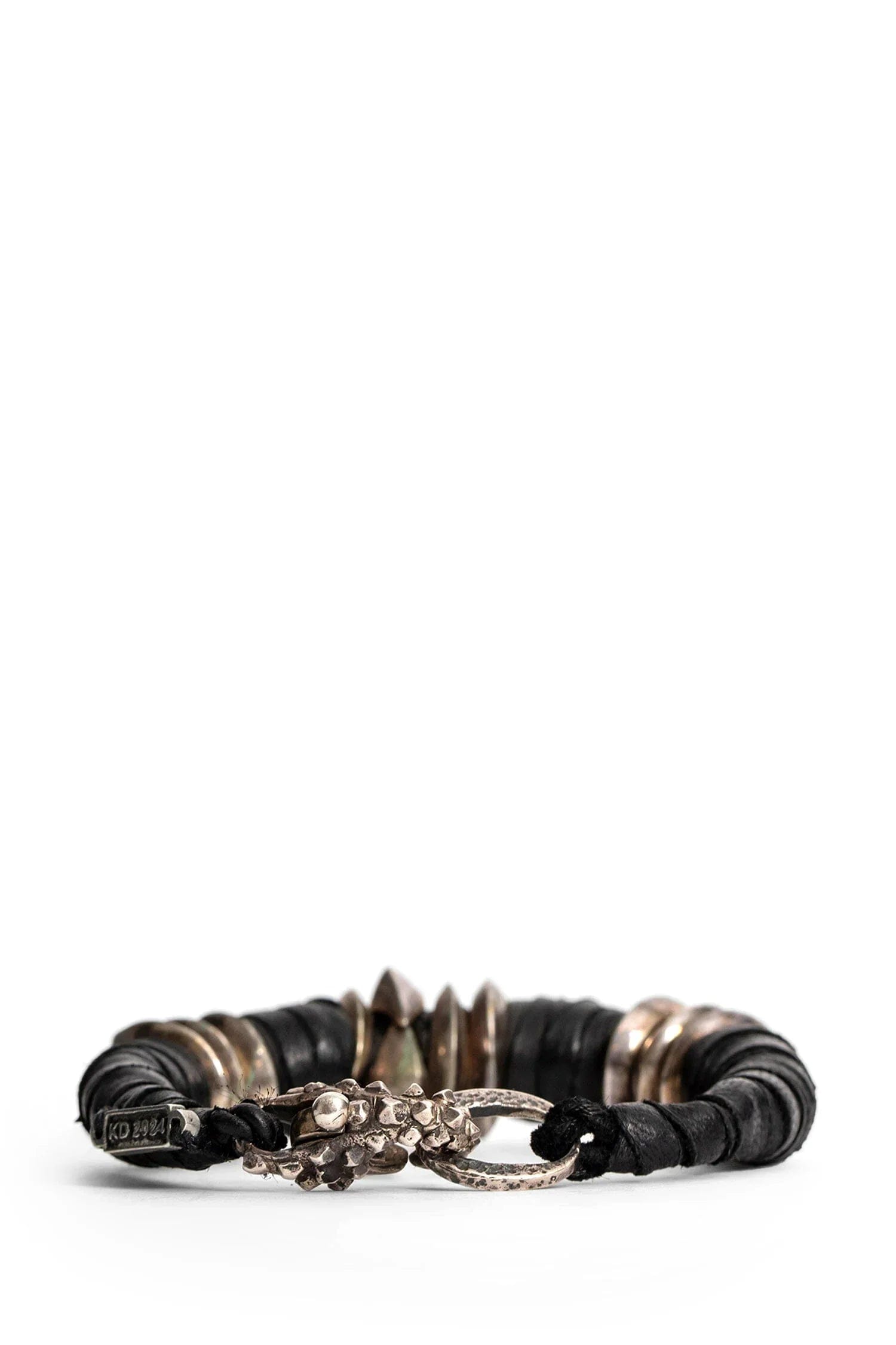 Kd2024 bounded leather bracelet with silver nails