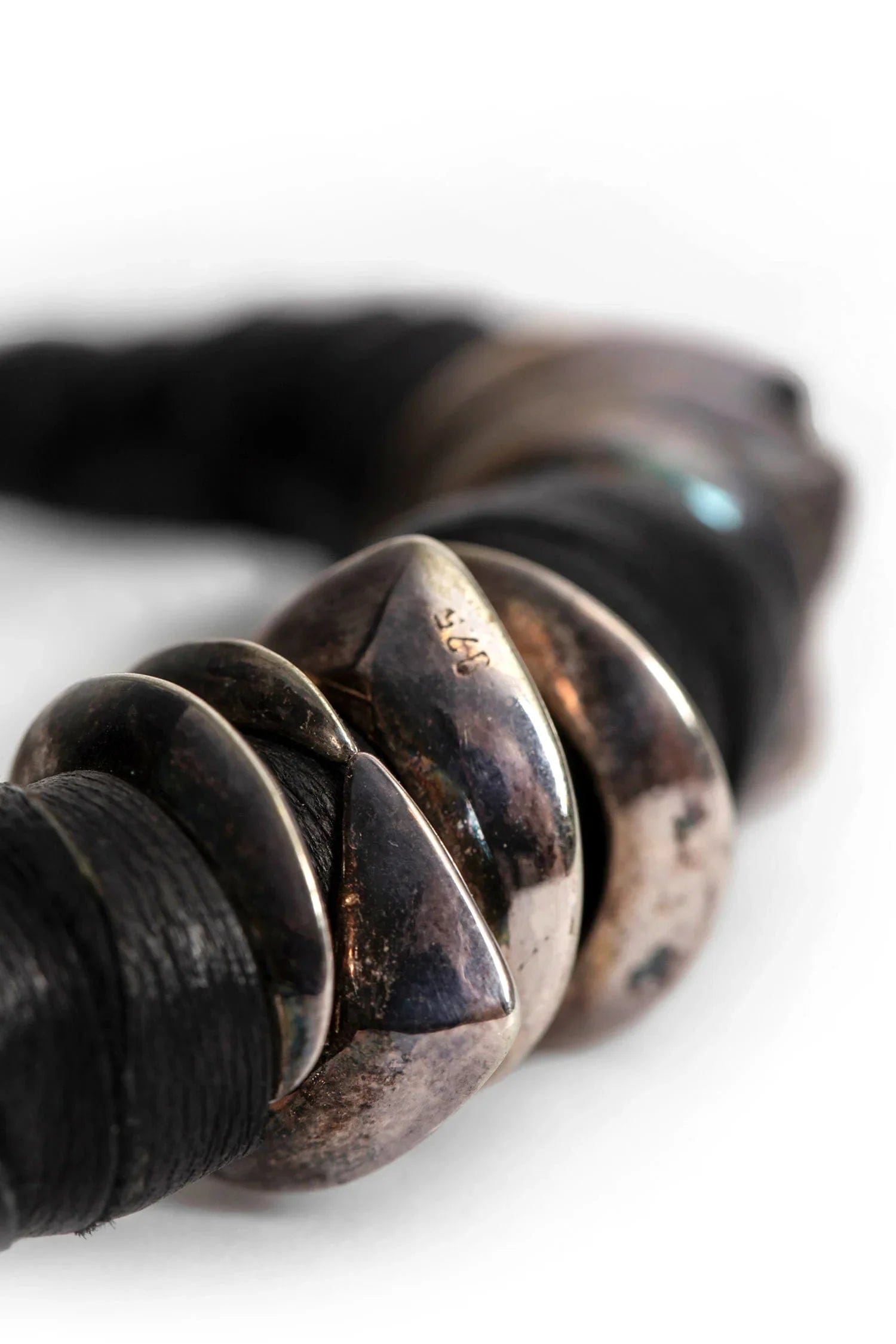 Kd2024 bounded leather bracelet with silver nails