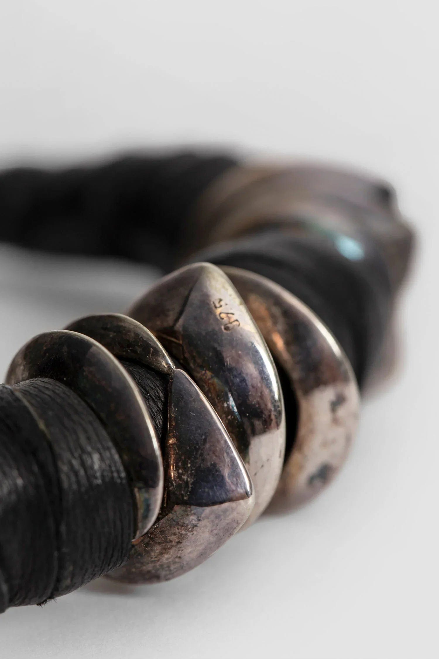 Kd2024 bounded leather bracelet with silver nails