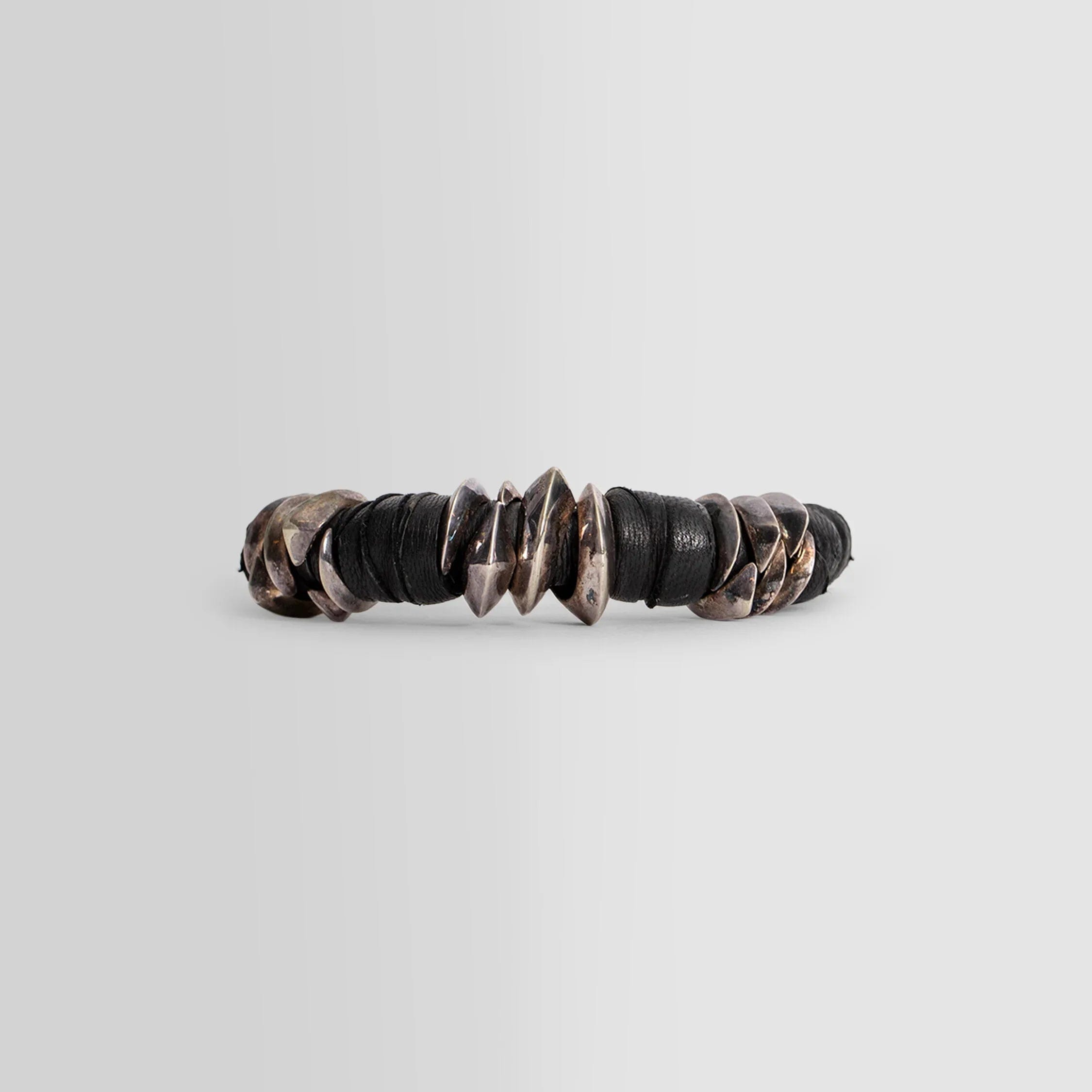 Kd2024 bounded leather bracelet with silver nails