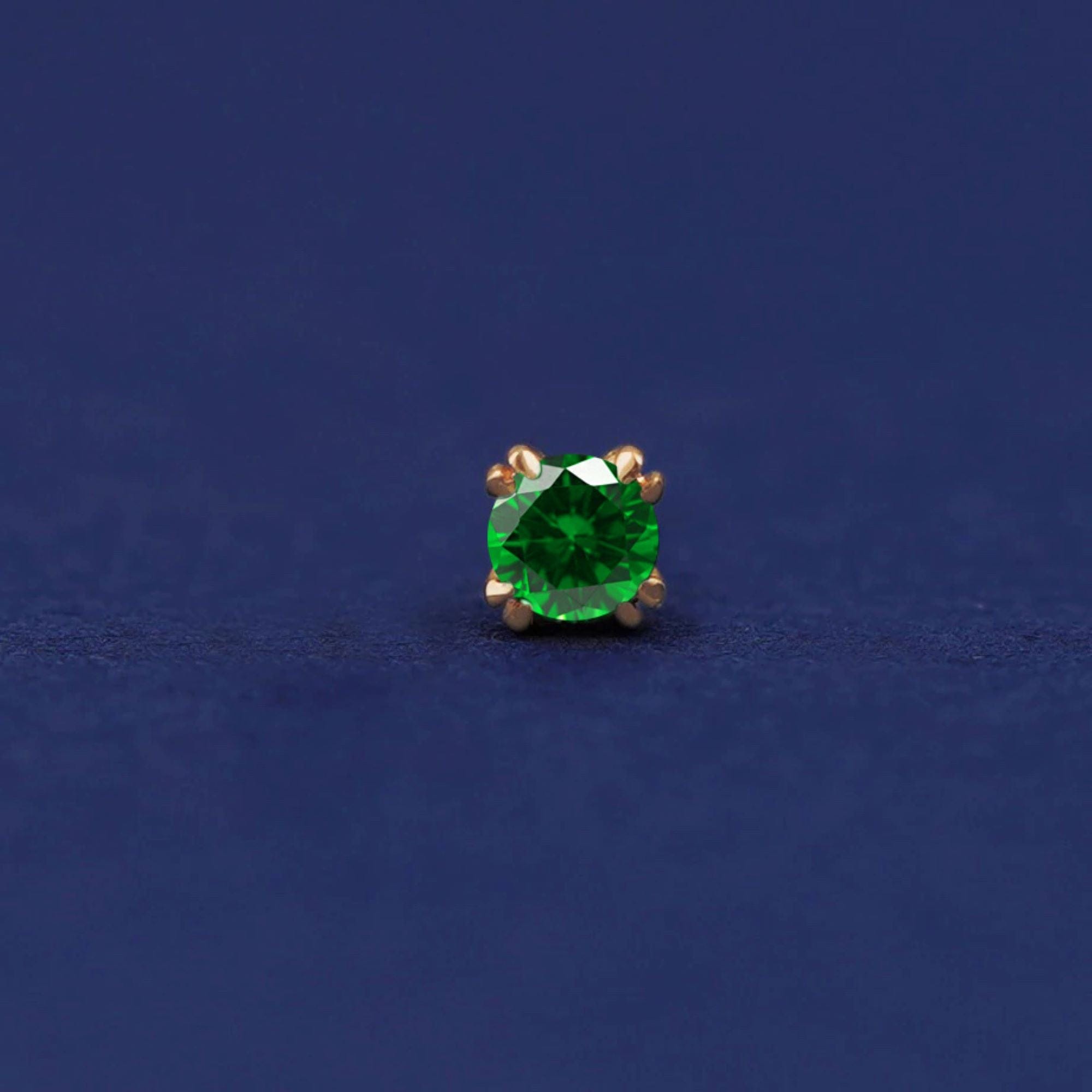 Automic Gold Studio Emerald Flatback Piercing