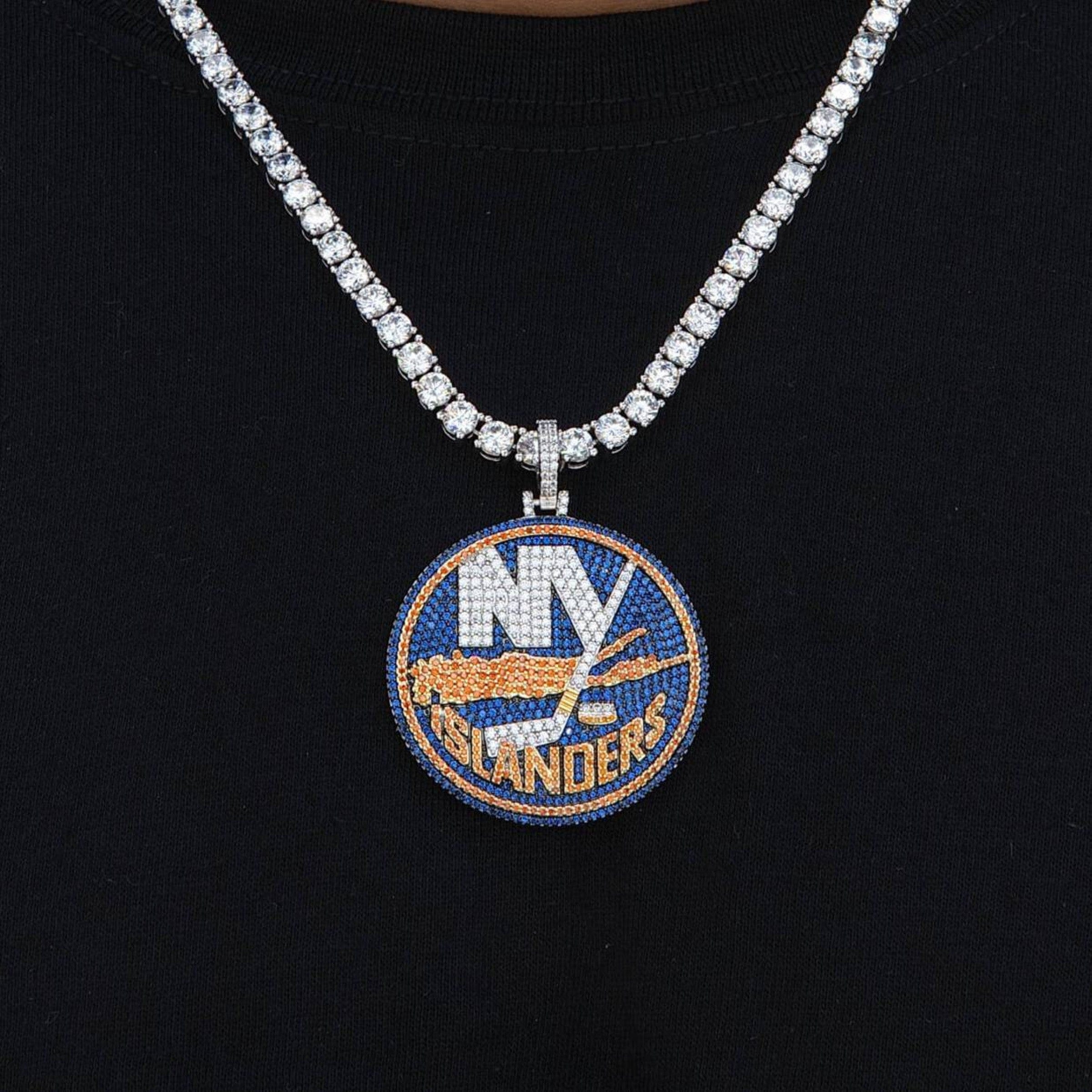 GLD Men New York Islanders Official NHL Logo Pendant in White Gold