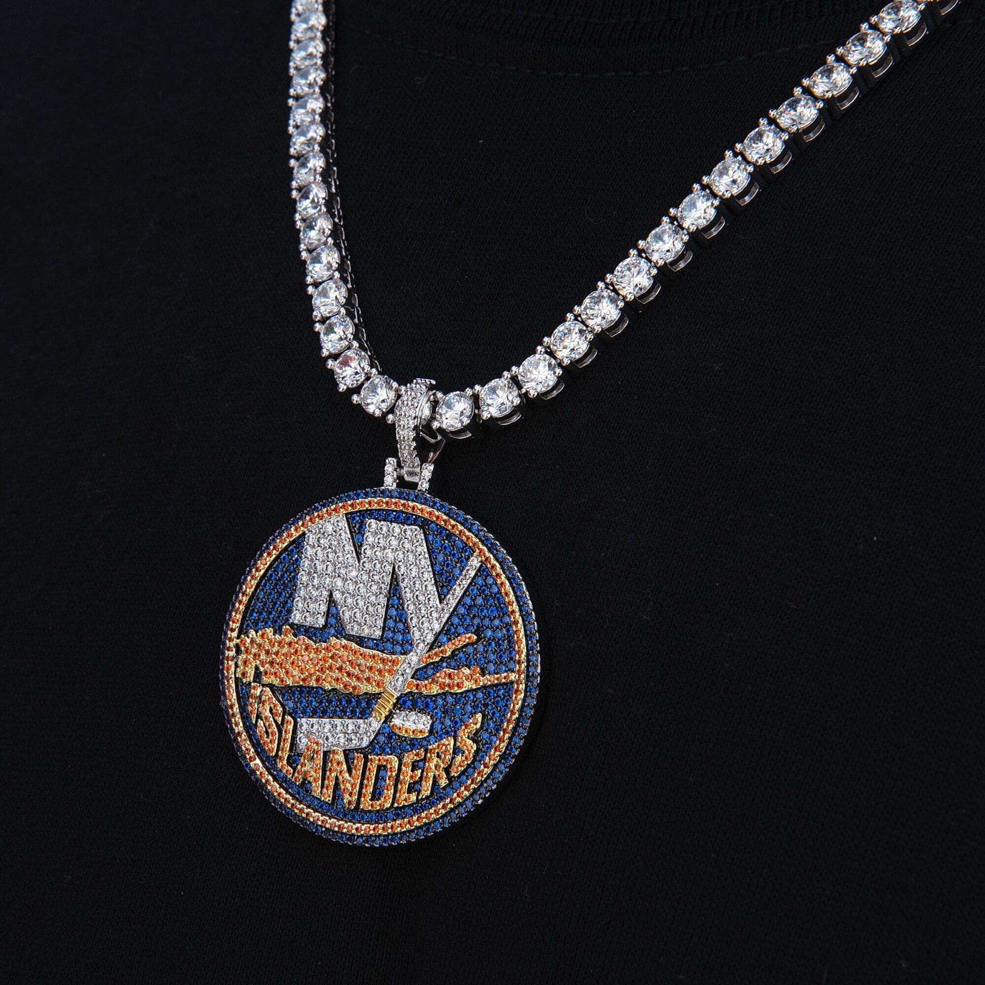 GLD Men New York Islanders Official NHL Logo Pendant in White Gold