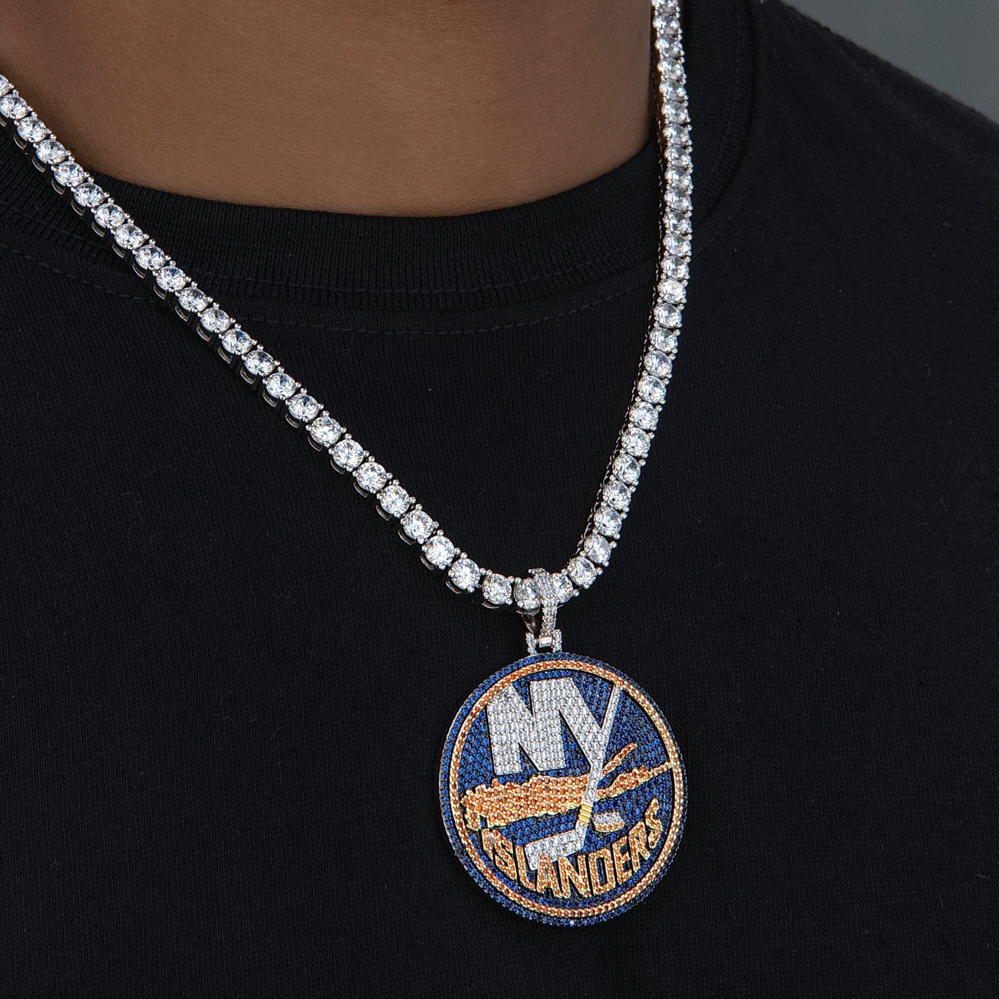 GLD Men New York Islanders Official NHL Logo Pendant in White Gold