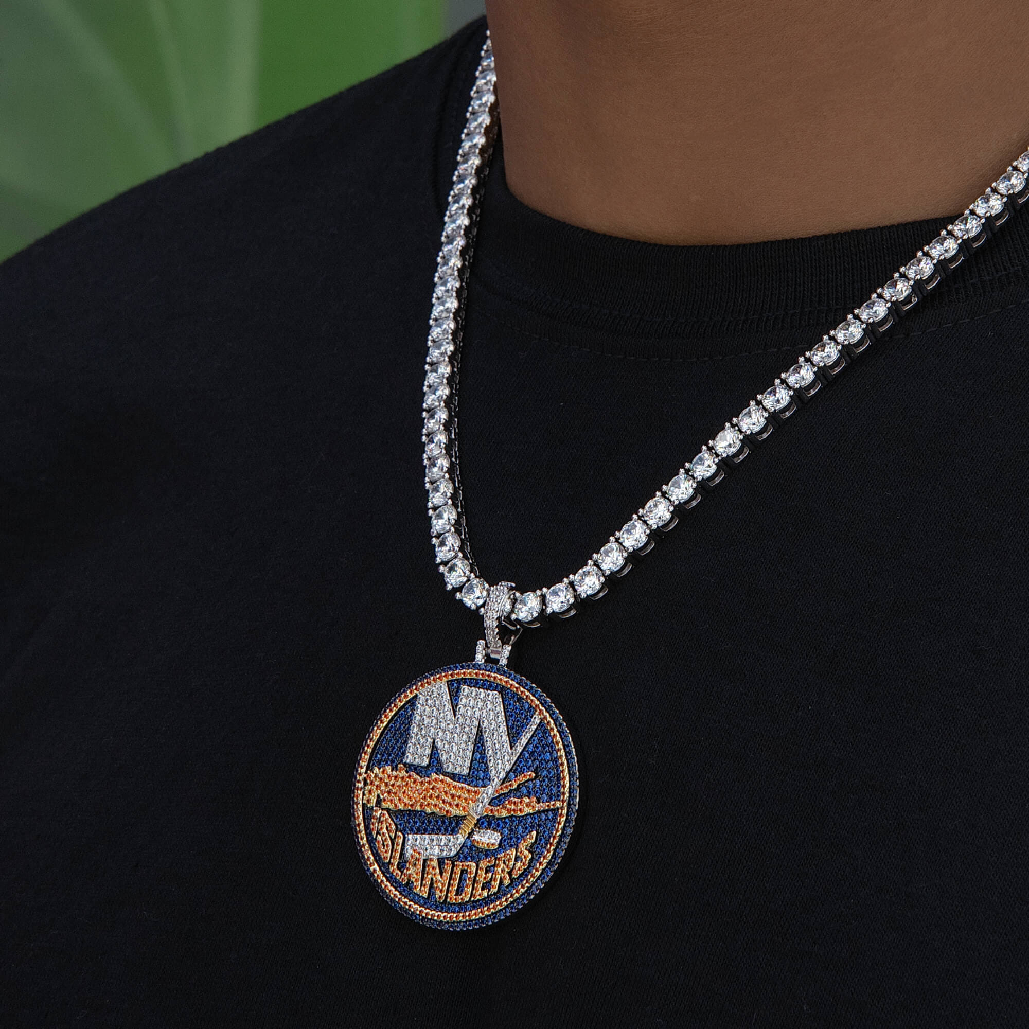GLD Men New York Islanders Official NHL Logo Pendant in White Gold