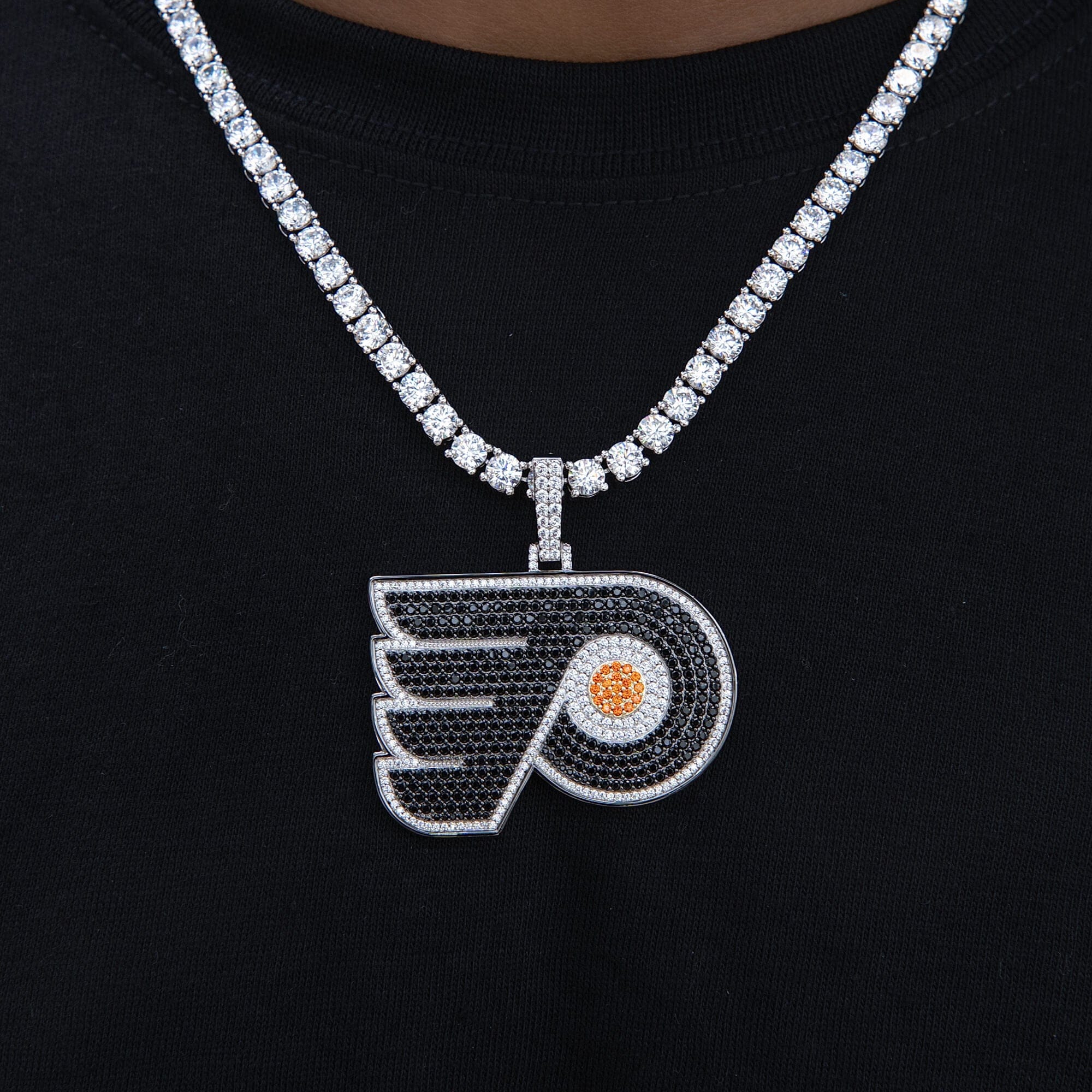 GLD Men Philadelphia Flyers Official NHL Logo Pendant in White Gold