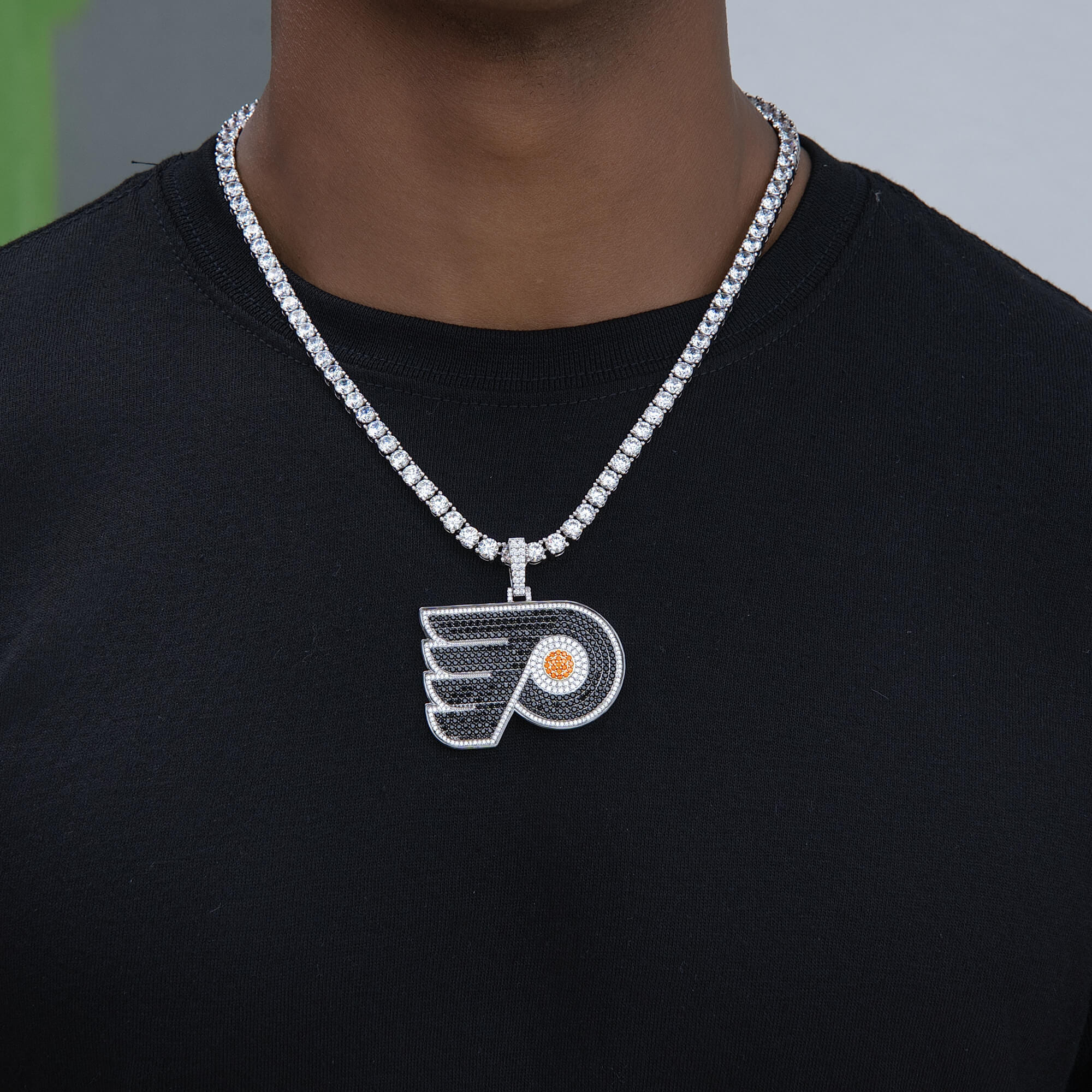 GLD Men Philadelphia Flyers Official NHL Logo Pendant in White Gold