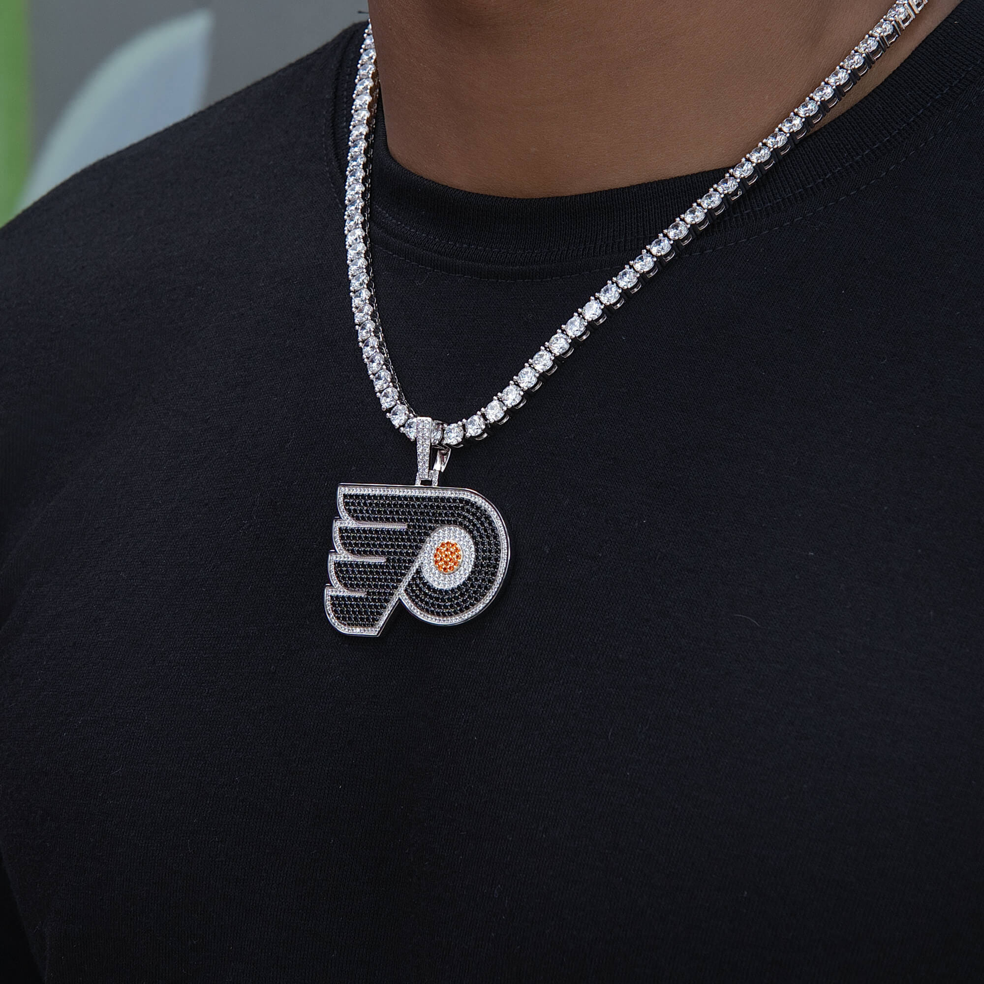 GLD Men Philadelphia Flyers Official NHL Logo Pendant in White Gold