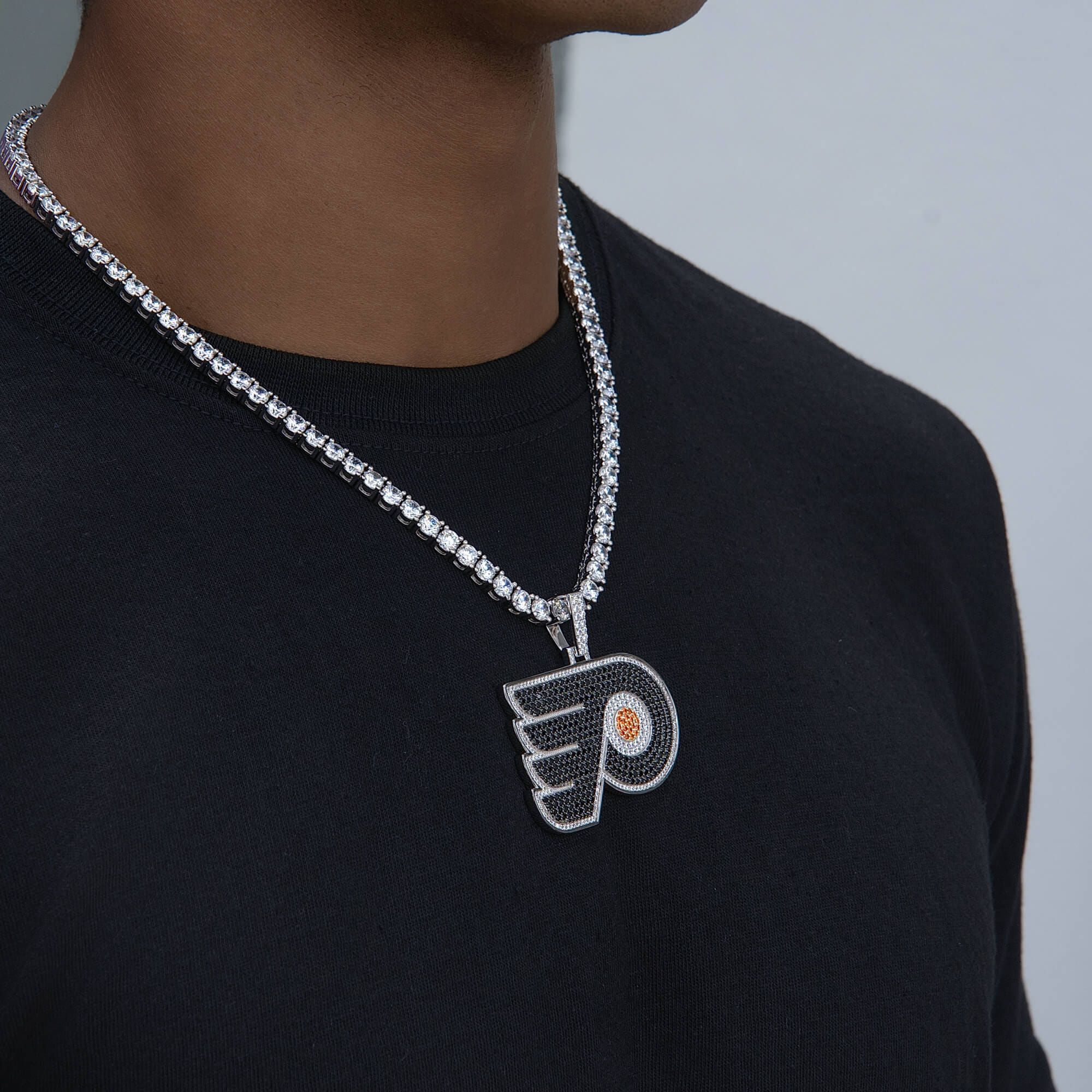 GLD Men Philadelphia Flyers Official NHL Logo Pendant in White Gold