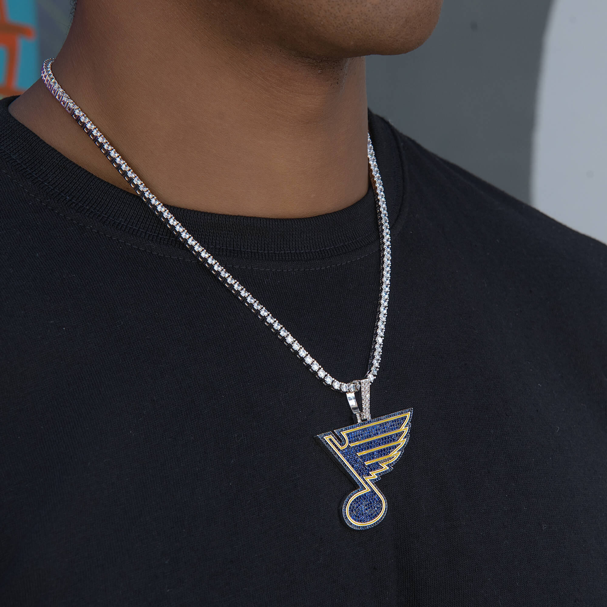 GLD Men St. Louis Blues Official NHL Logo Pendant in White Gold