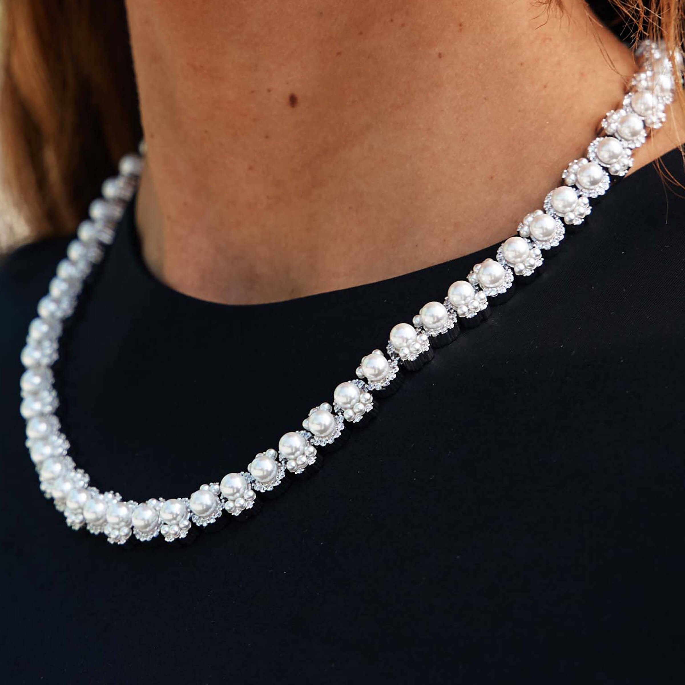 GLD Women Pearl Clustered Chain in White Gold - 10 mm