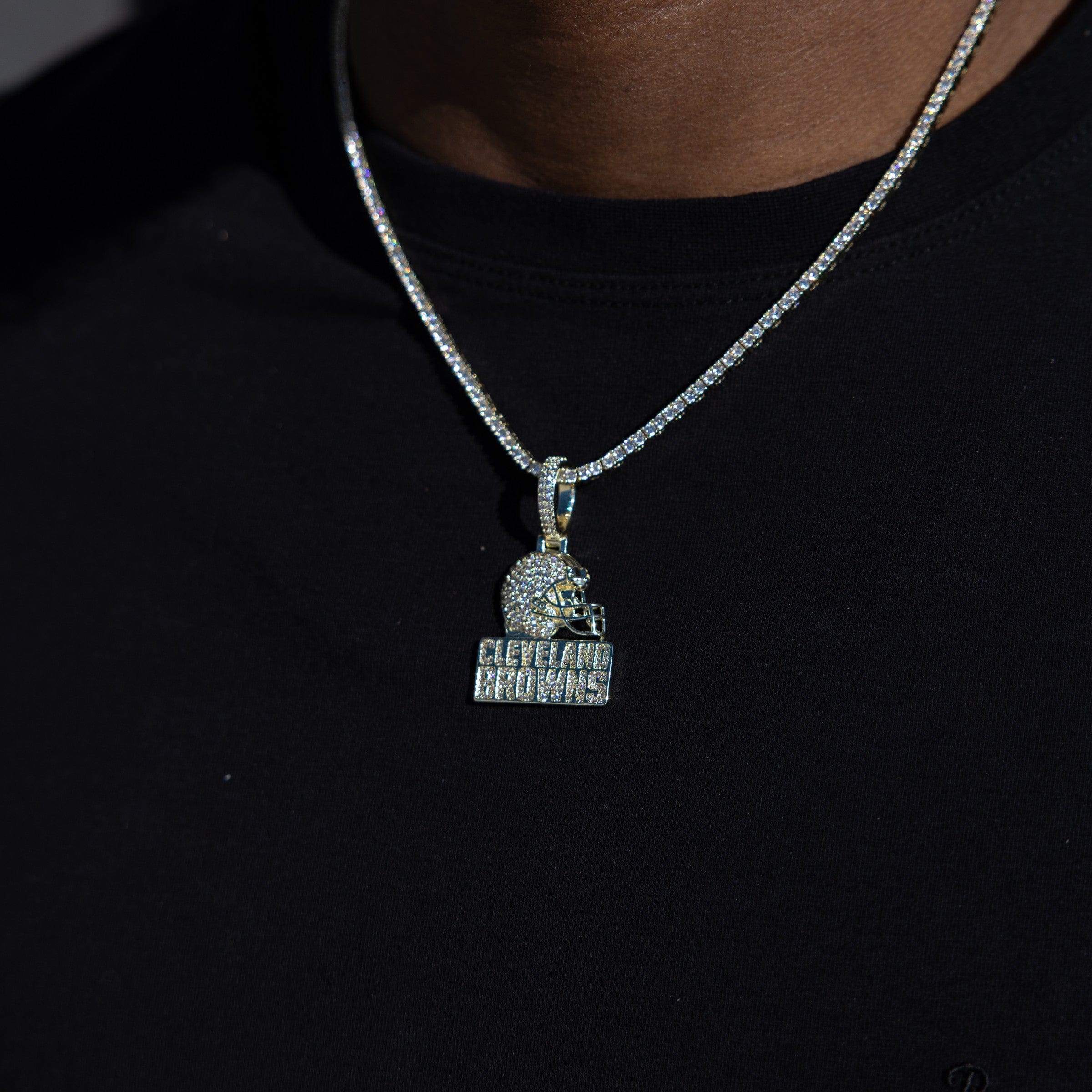 GLD Men Micro Cleveland Browns Official NFL Logo Pendant Yellow Gold