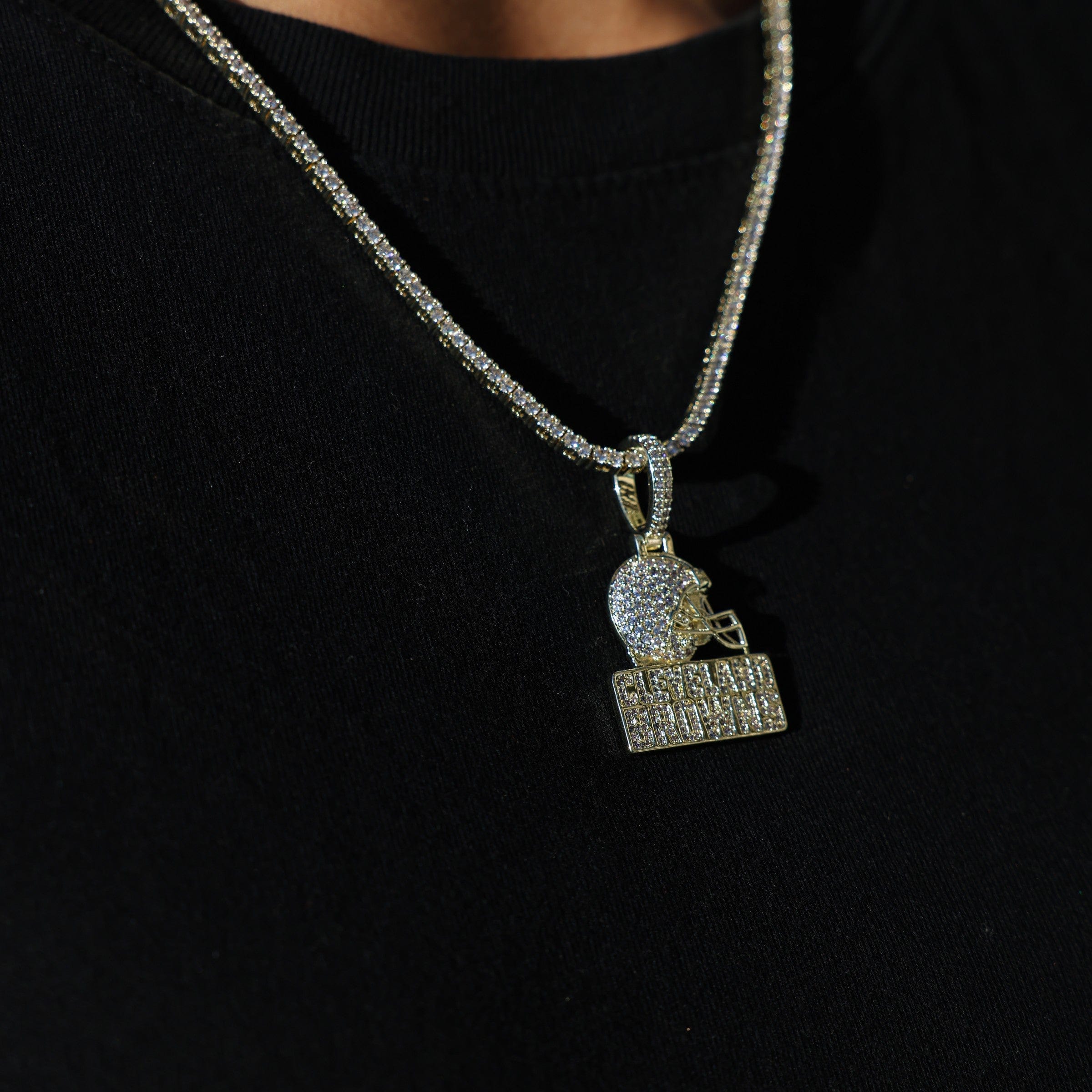 GLD Men Micro Cleveland Browns Official NFL Logo Pendant Yellow Gold