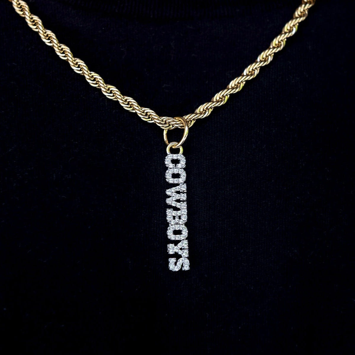 GLD Men Dallas Cowboys Official NFL Wordmark Pendant
