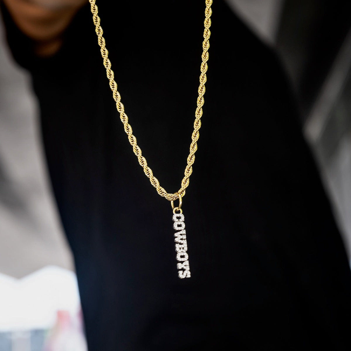 GLD Men Dallas Cowboys Official NFL Wordmark Pendant