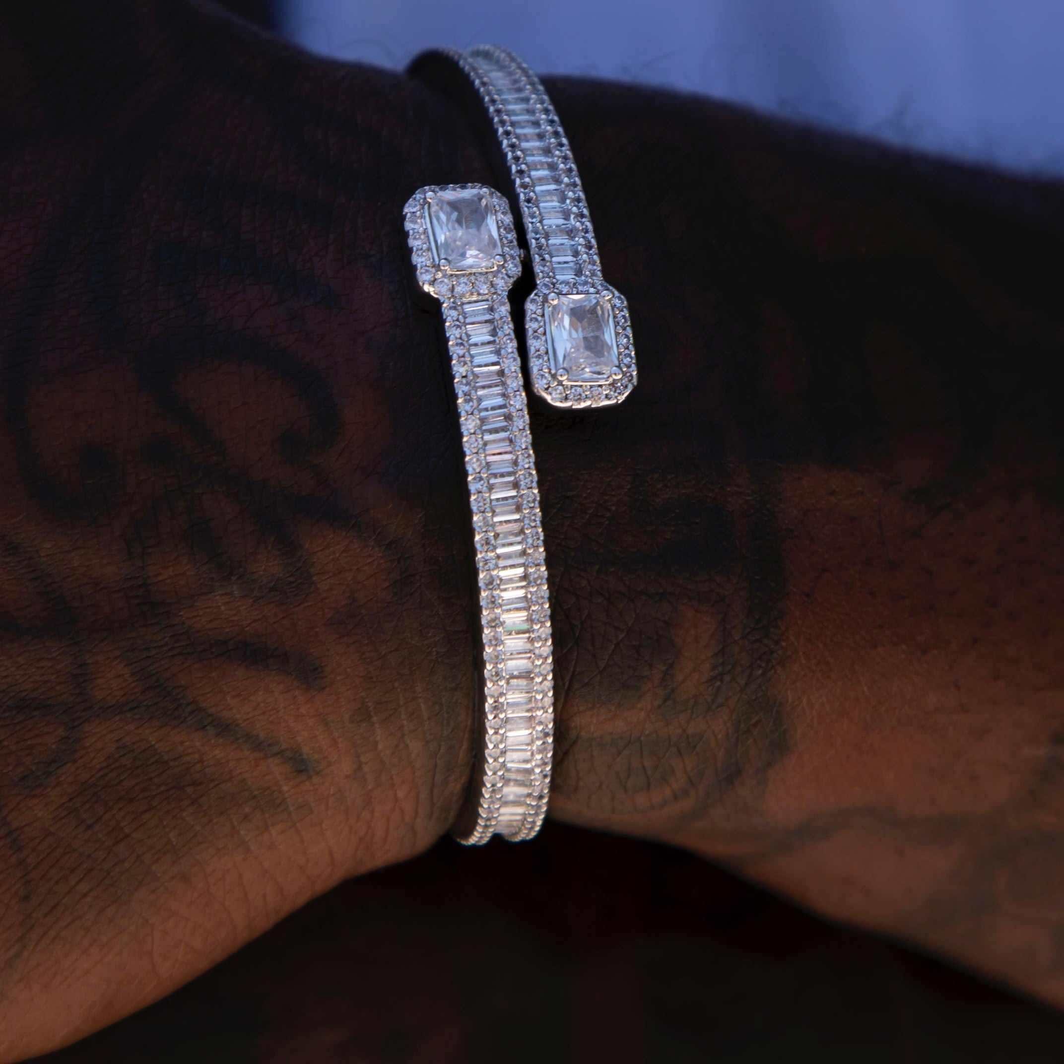 GLD PROMO Baguette Clip Bracelet in White Gold