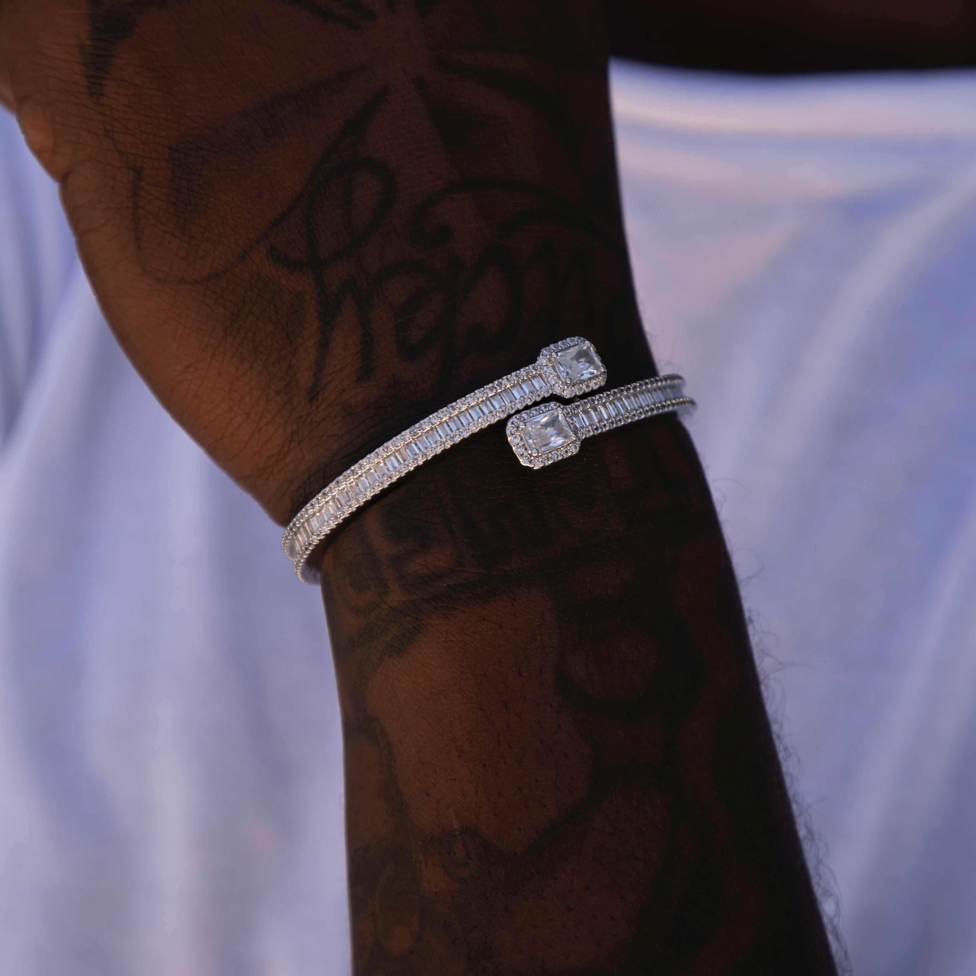 GLD PROMO Baguette Clip Bracelet in White Gold