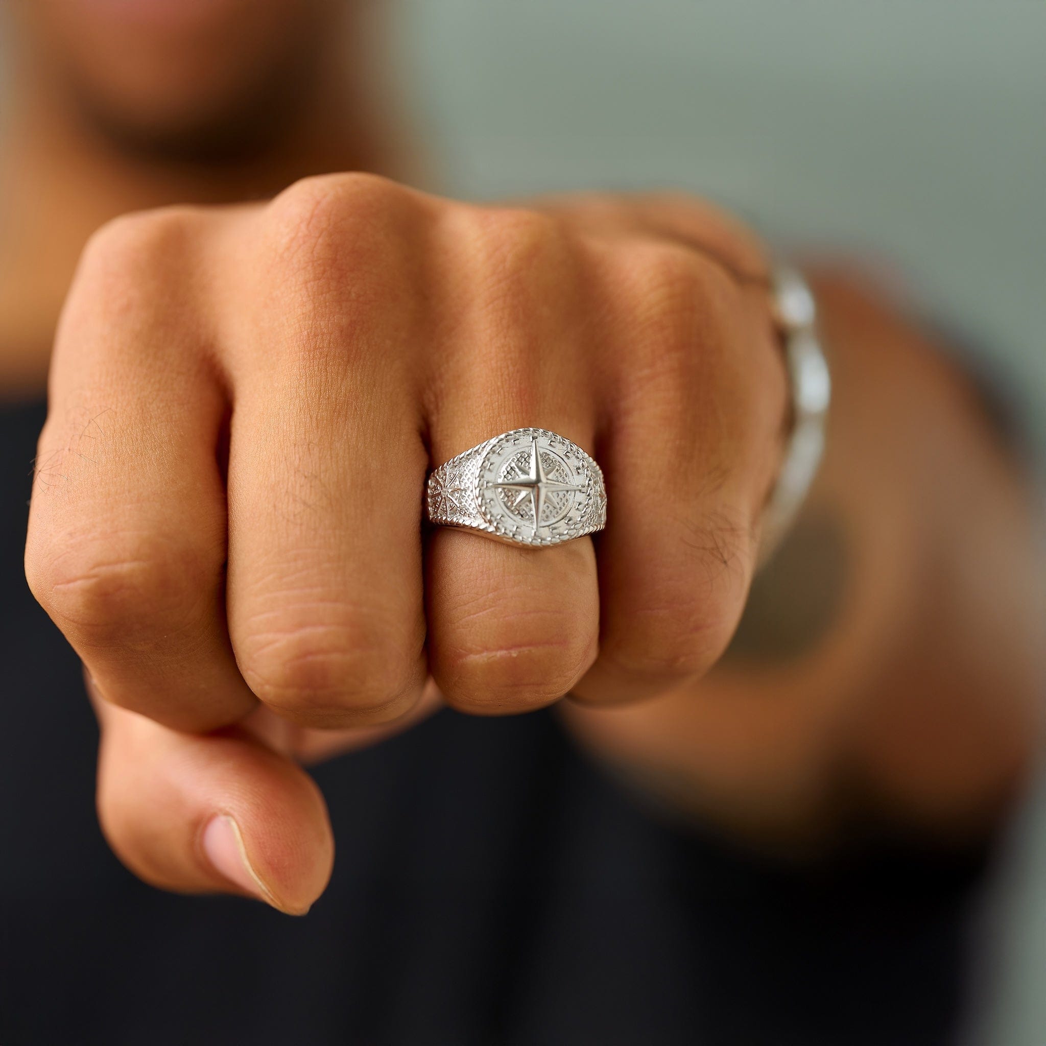 GLD PROMO Compass Ring in White Gold Vermeil