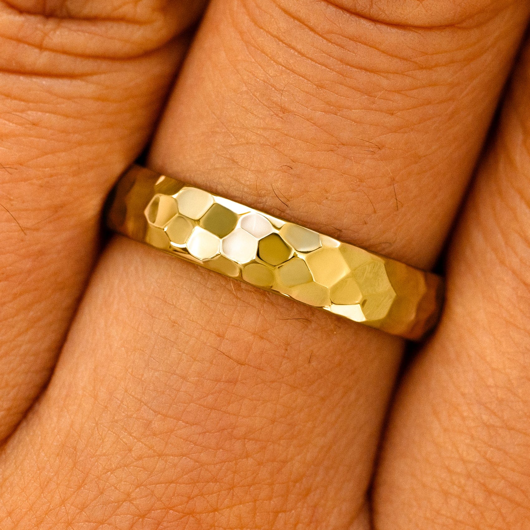 Automic Gold Studio Curvy Hammered Band