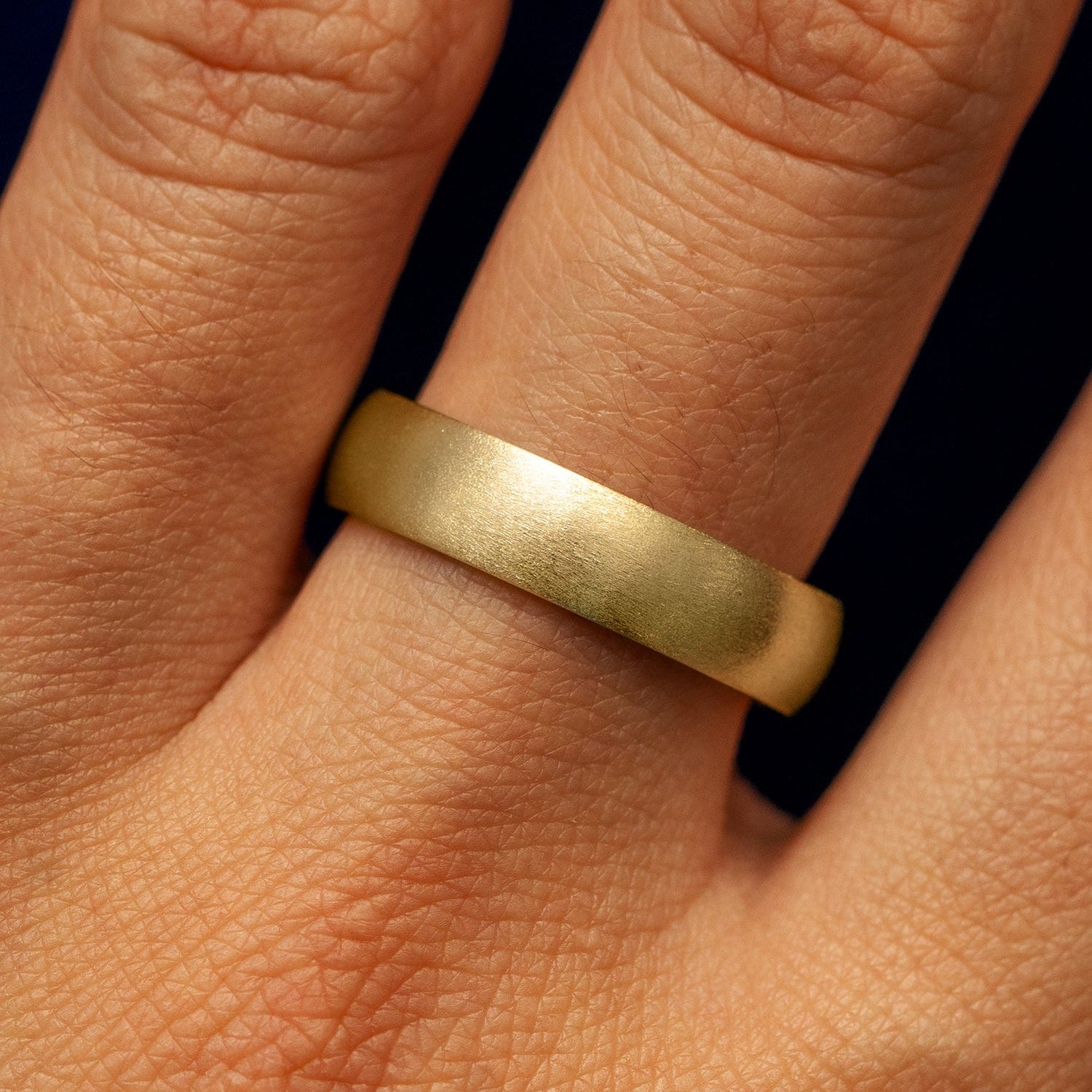 Automic Gold Studio Curvy Matte Band