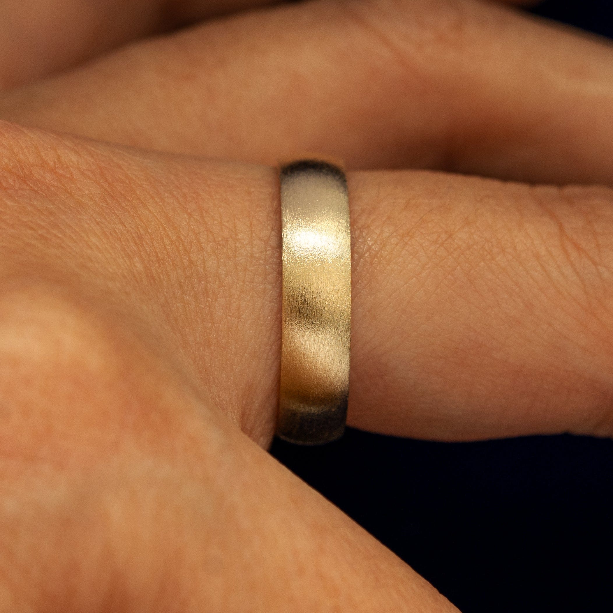 Automic Gold Studio Curvy Matte Band