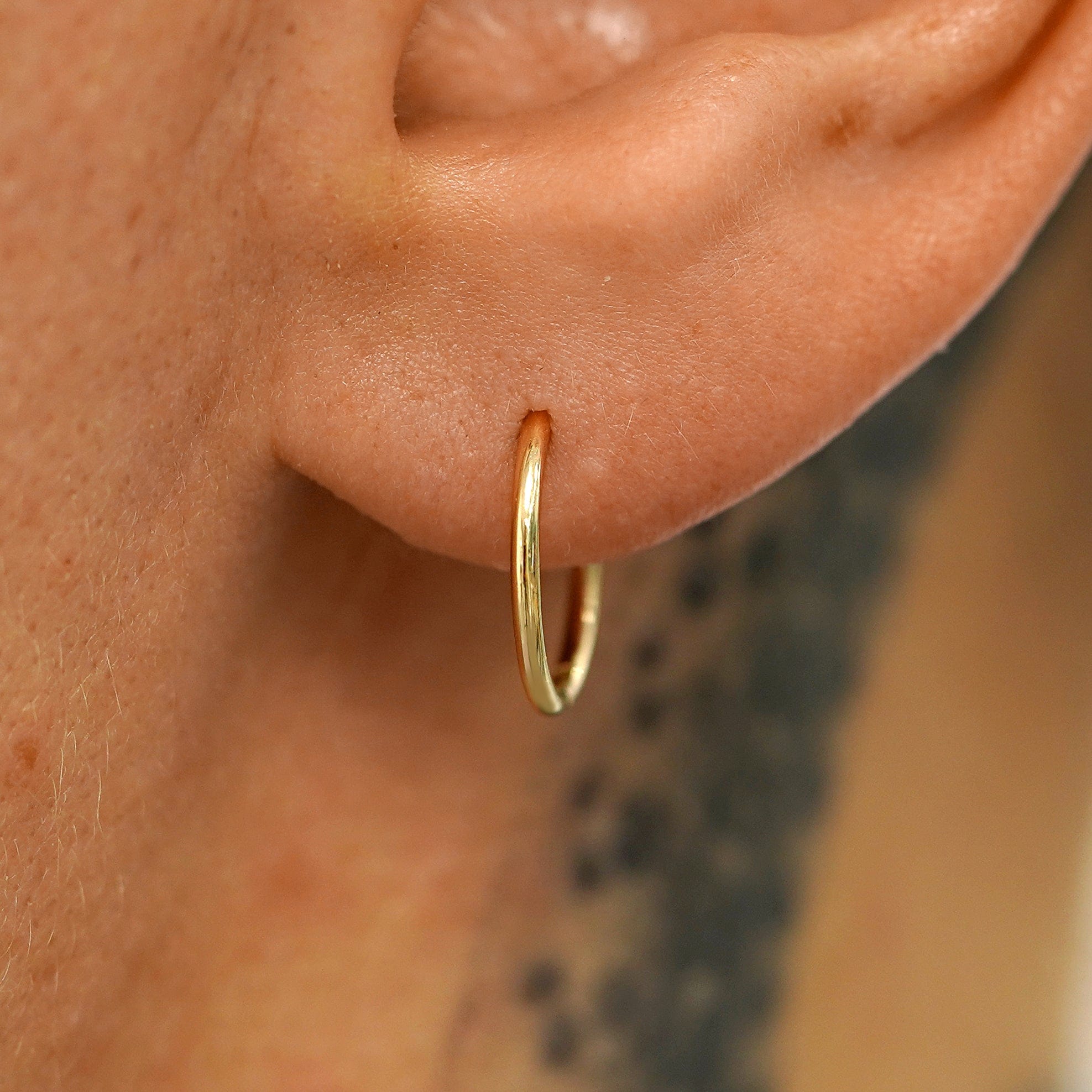 Automic Gold Studio Medium Seamless Huggie Hoops / Piercing