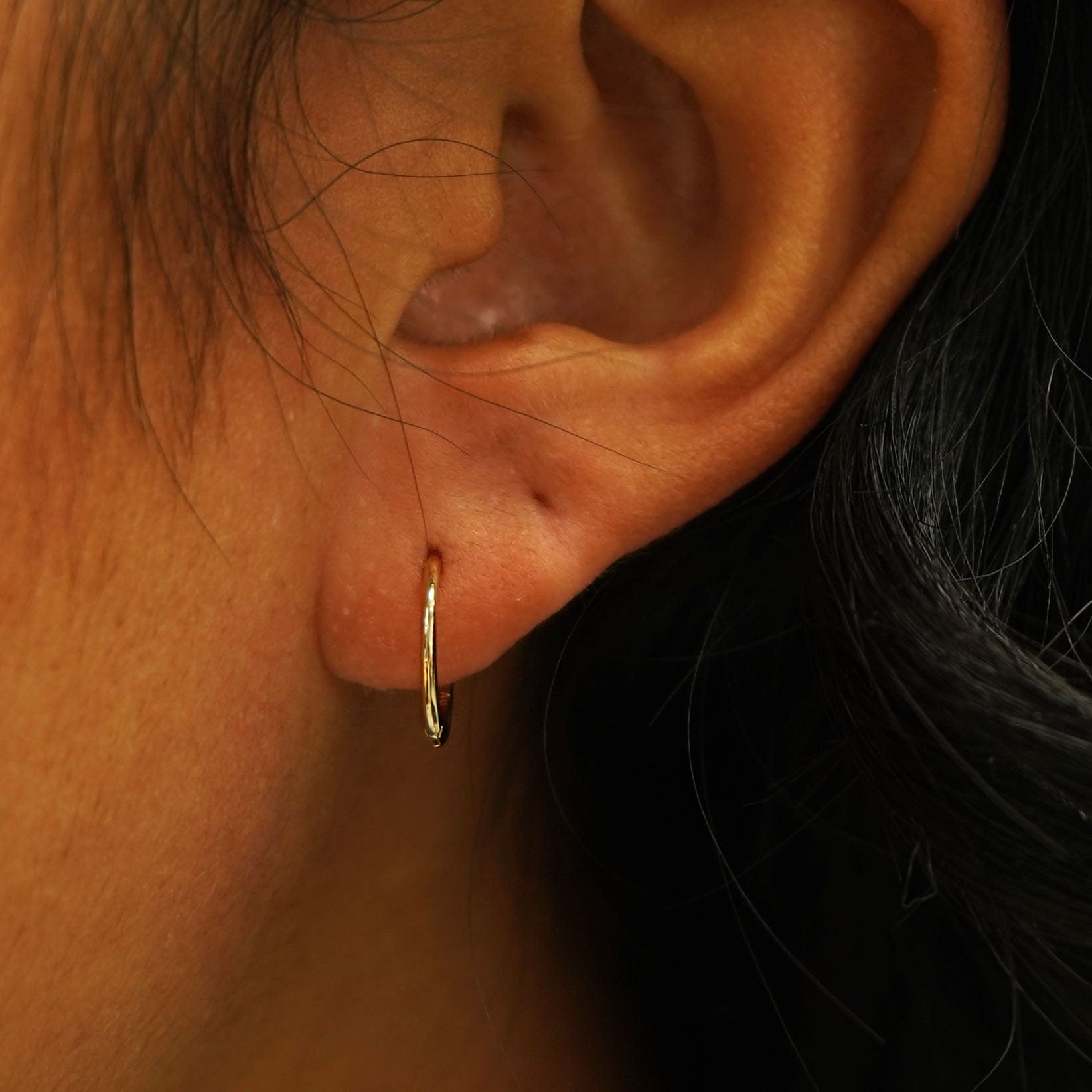 Automic Gold Studio Medium Seamless Huggie Hoops / Piercing