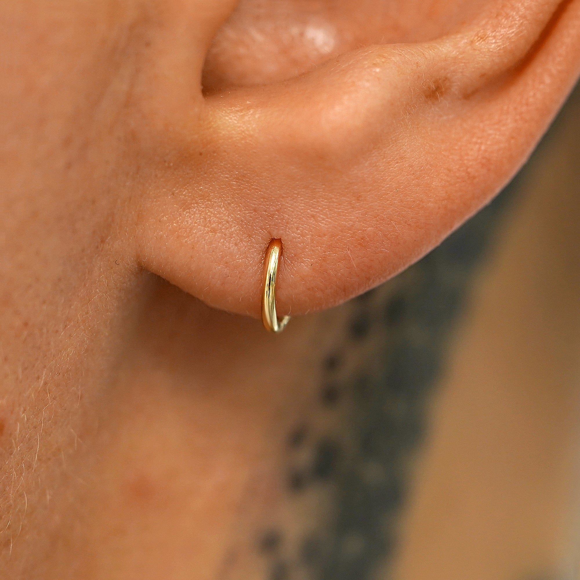Automic Gold Studio Mini Seamless Huggie Hoops / Piercing