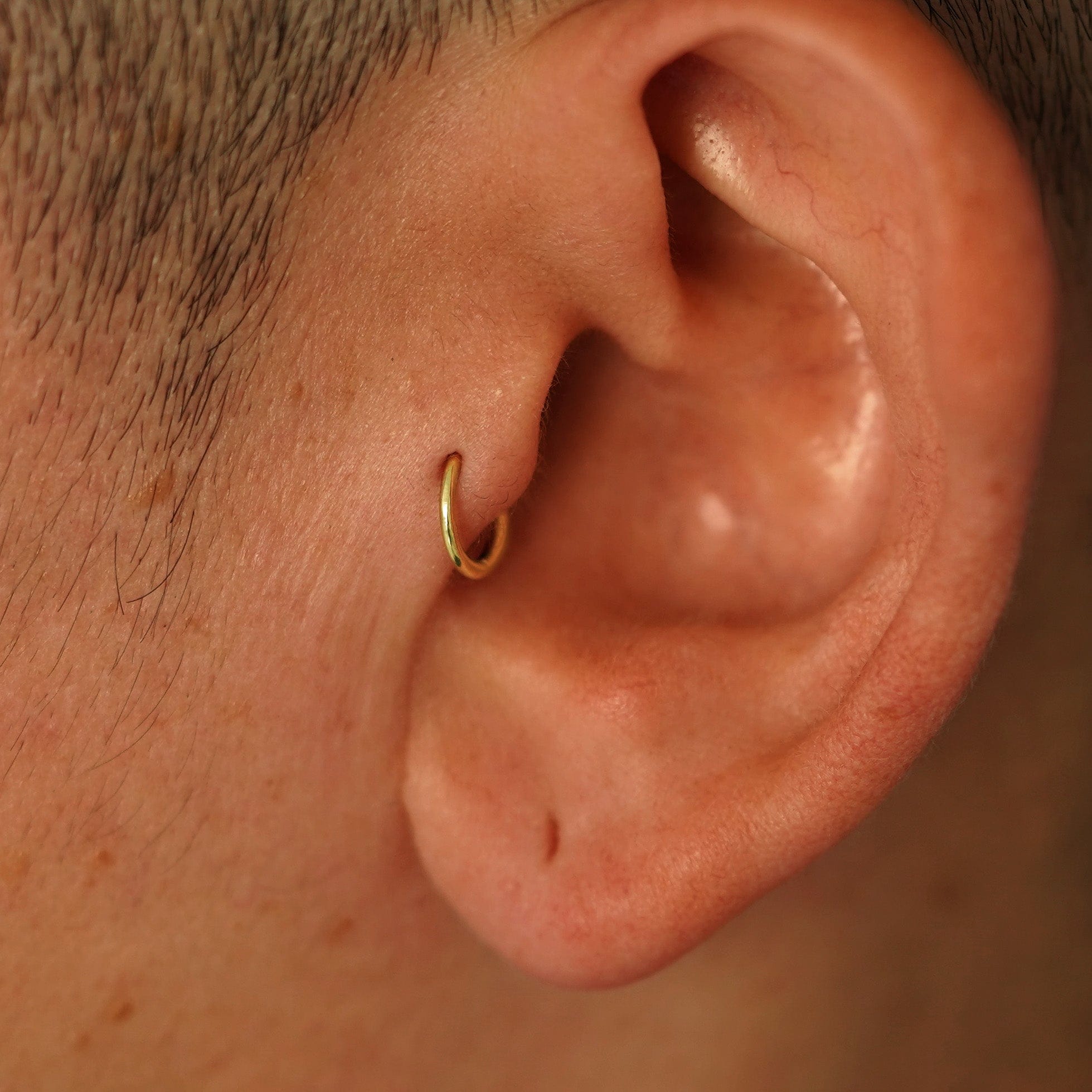Automic Gold Studio Mini Seamless Huggie Hoops / Piercing