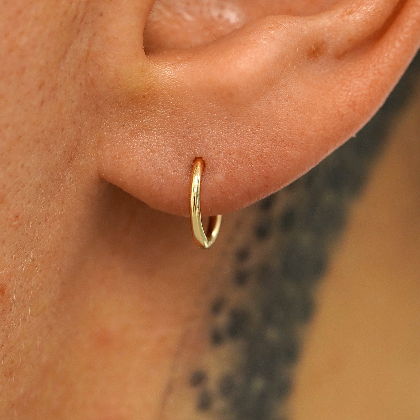 Automic Gold Studio Small Seamless Huggie Hoops / Piercing