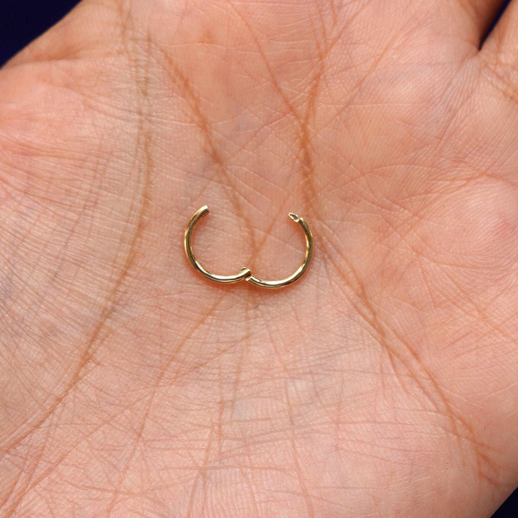 Automic Gold Studio Small Seamless Huggie Hoops / Piercing